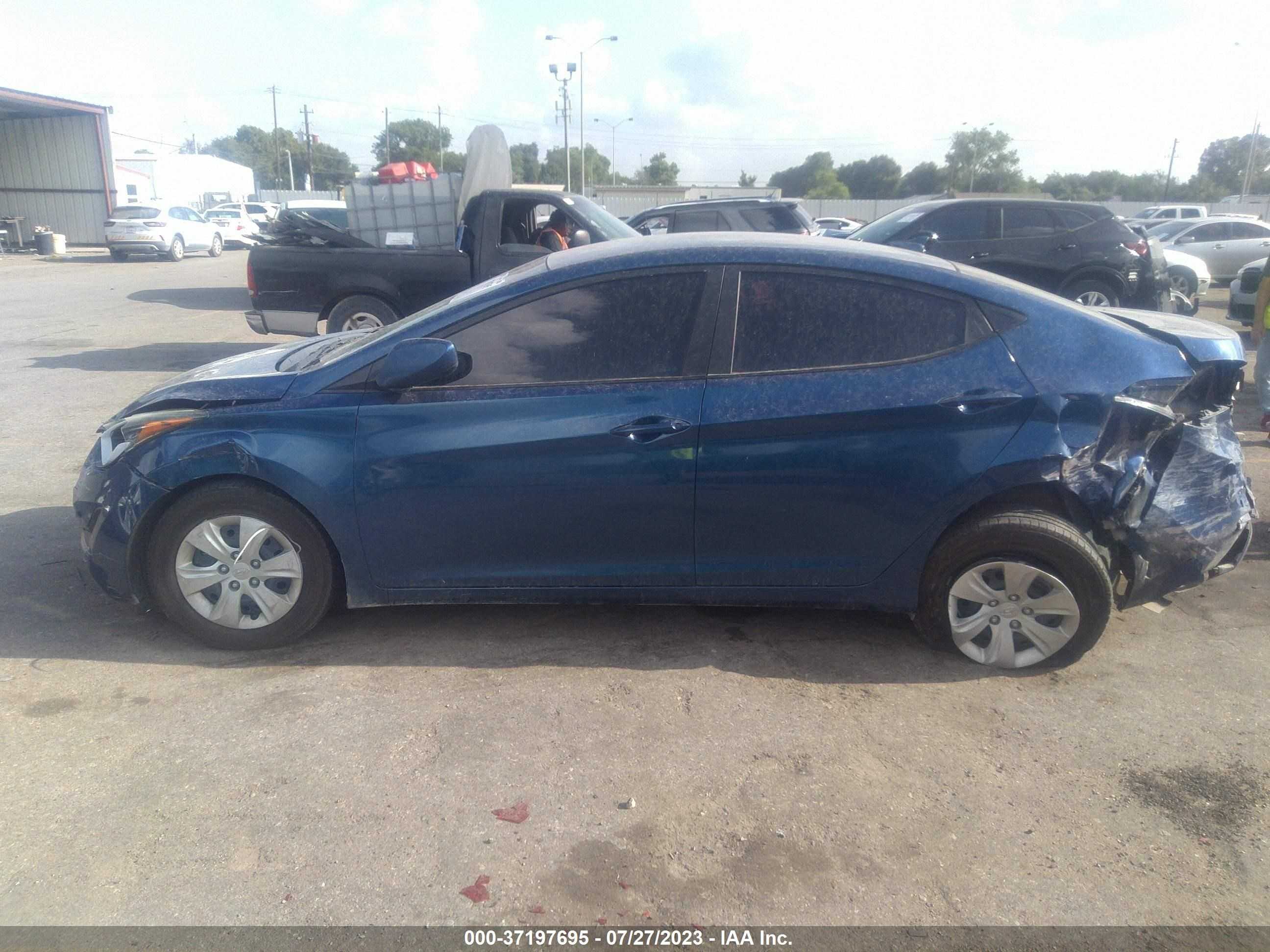 Photo 13 VIN: 5NPDH4AE9GH687410 - HYUNDAI ELANTRA 