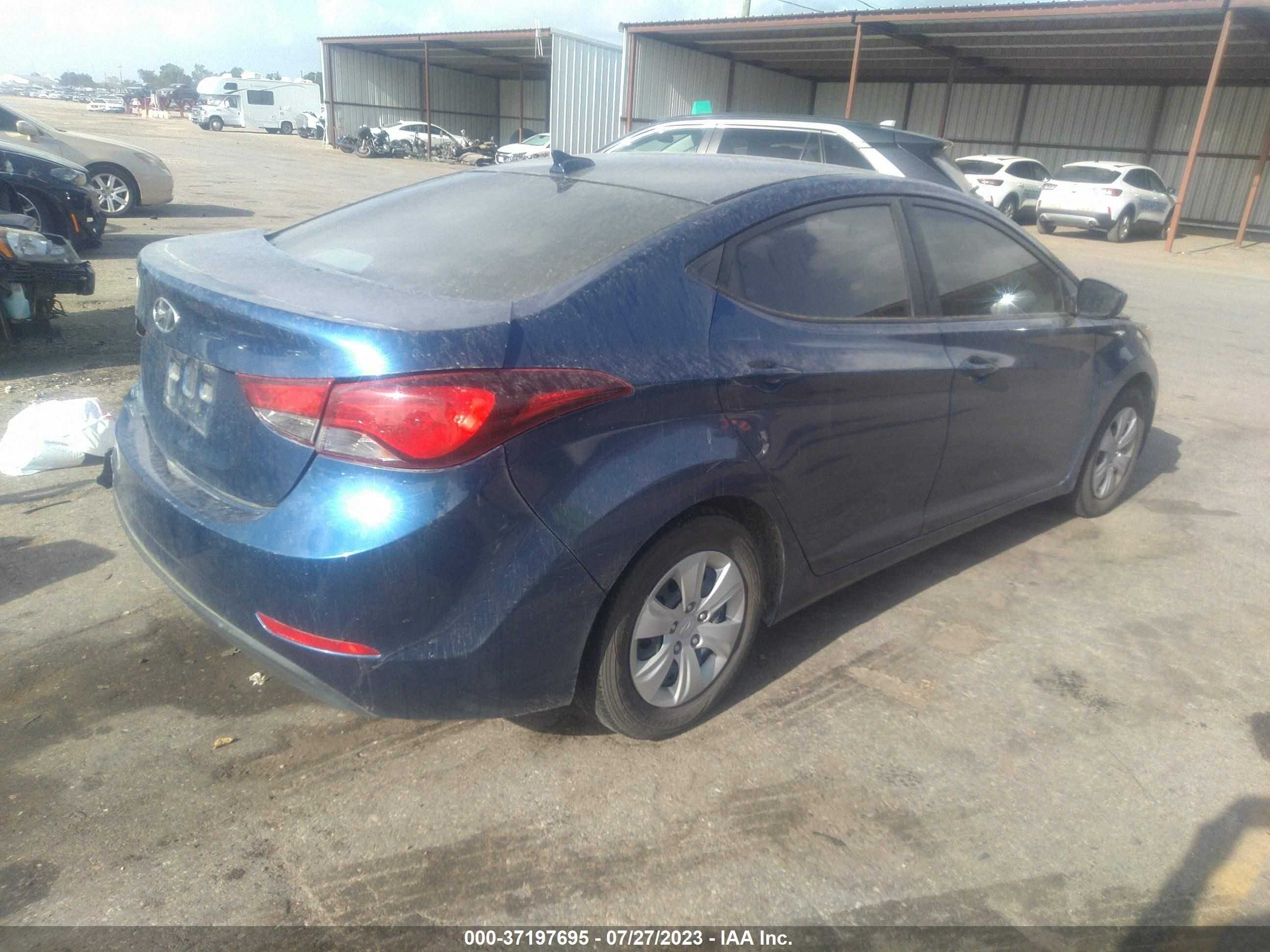 Photo 3 VIN: 5NPDH4AE9GH687410 - HYUNDAI ELANTRA 