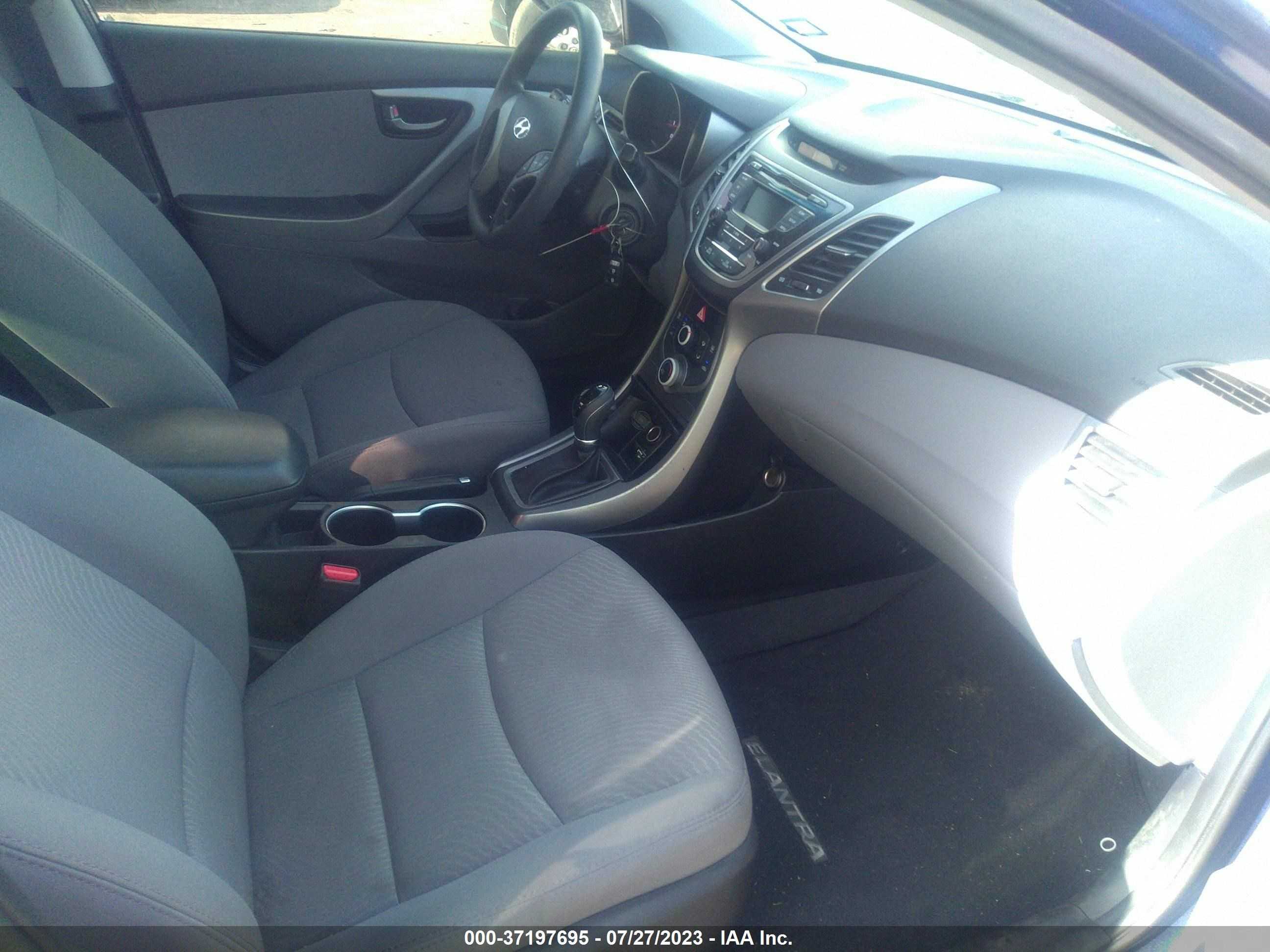 Photo 4 VIN: 5NPDH4AE9GH687410 - HYUNDAI ELANTRA 