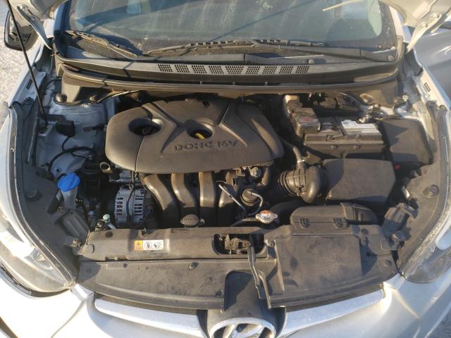 Photo 6 VIN: 5NPDH4AE9GH770402 - HYUNDAI ELANTRA SE 