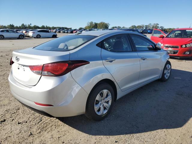 Photo 3 VIN: 5NPDH4AE9GH772909 - HYUNDAI ELANTRA SE 