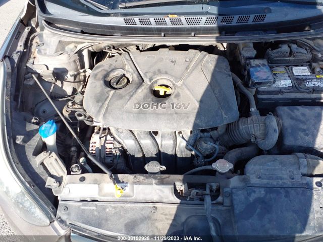 Photo 9 VIN: 5NPDH4AE9GH785031 - HYUNDAI ELANTRA 