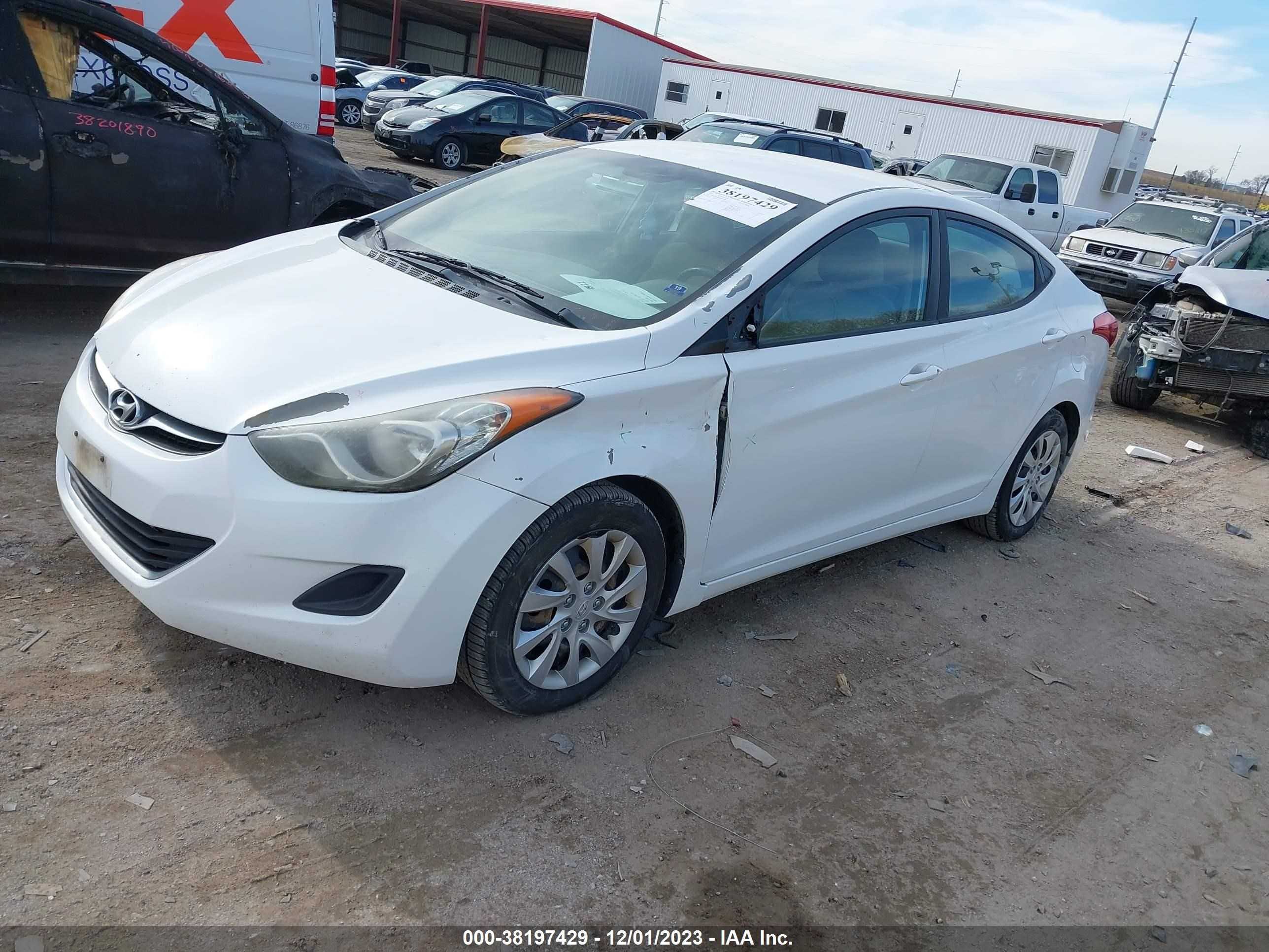 Photo 1 VIN: 5NPDH4AEXBH024789 - HYUNDAI ELANTRA 