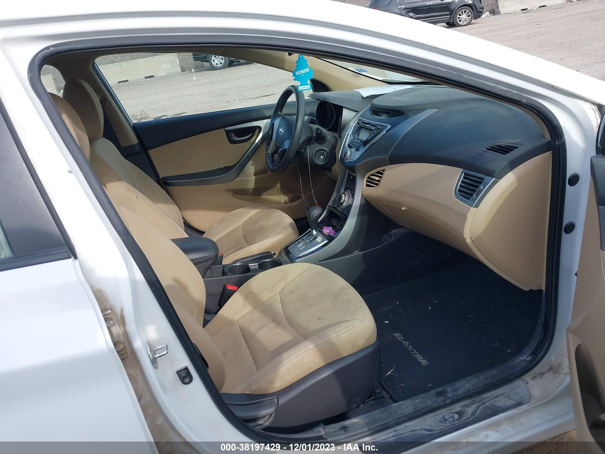 Photo 4 VIN: 5NPDH4AEXBH024789 - HYUNDAI ELANTRA 