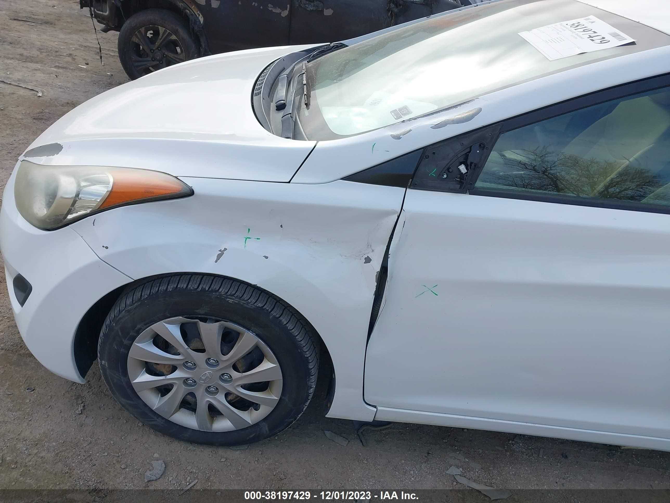 Photo 5 VIN: 5NPDH4AEXBH024789 - HYUNDAI ELANTRA 