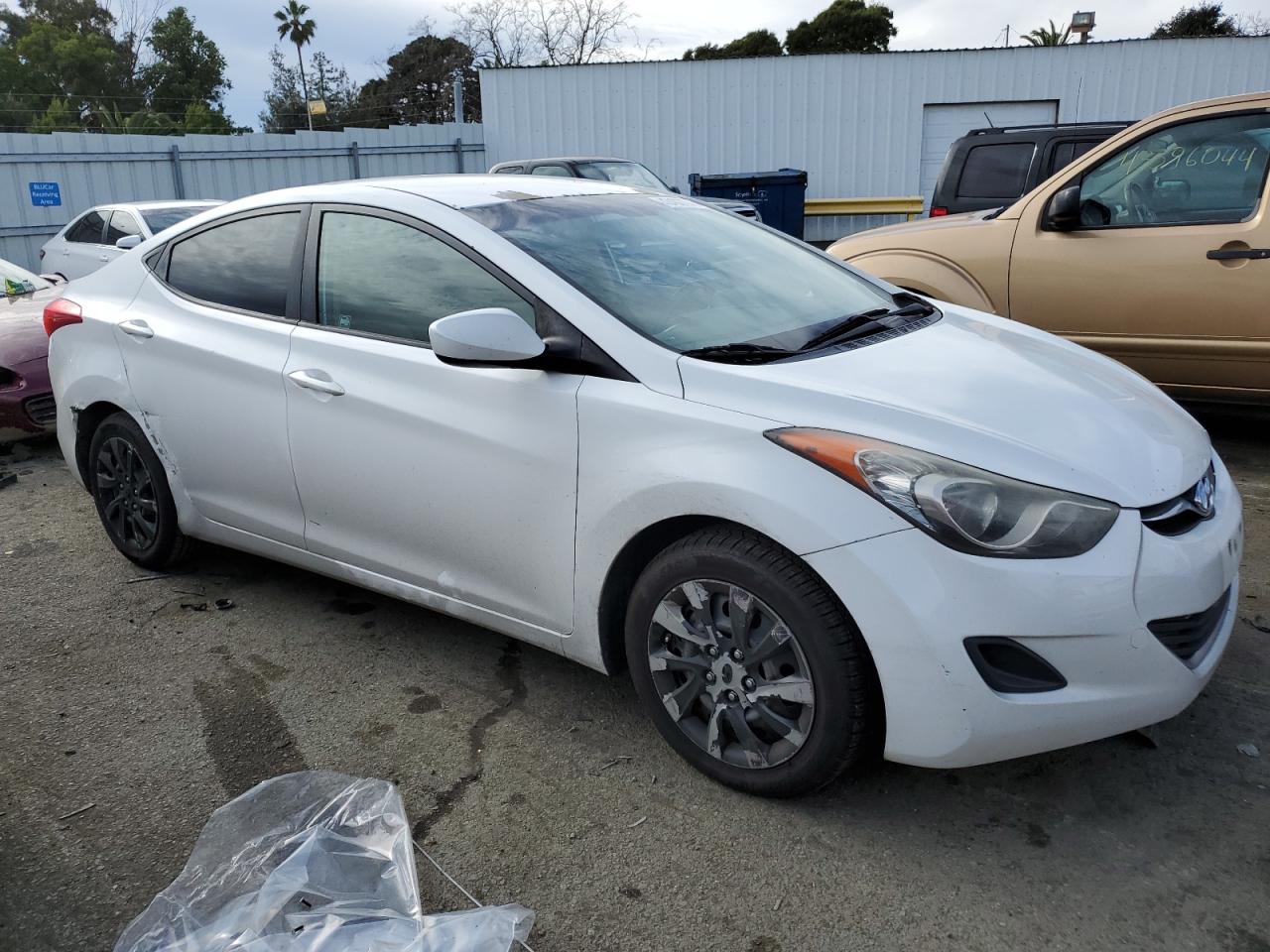 Photo 3 VIN: 5NPDH4AEXBH038482 - HYUNDAI ELANTRA 