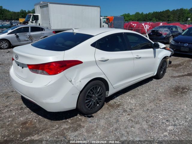 Photo 3 VIN: 5NPDH4AEXCH063559 - HYUNDAI ELANTRA 