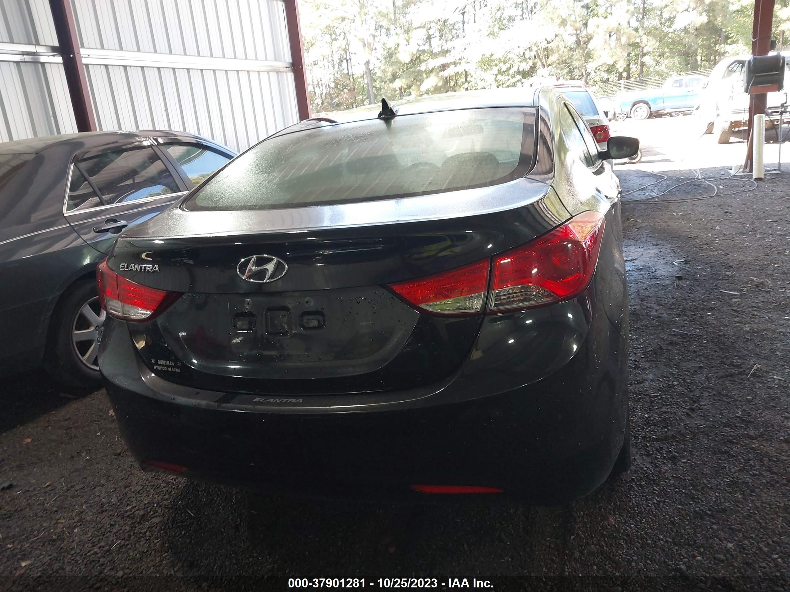 Photo 15 VIN: 5NPDH4AEXCH069491 - HYUNDAI ELANTRA 