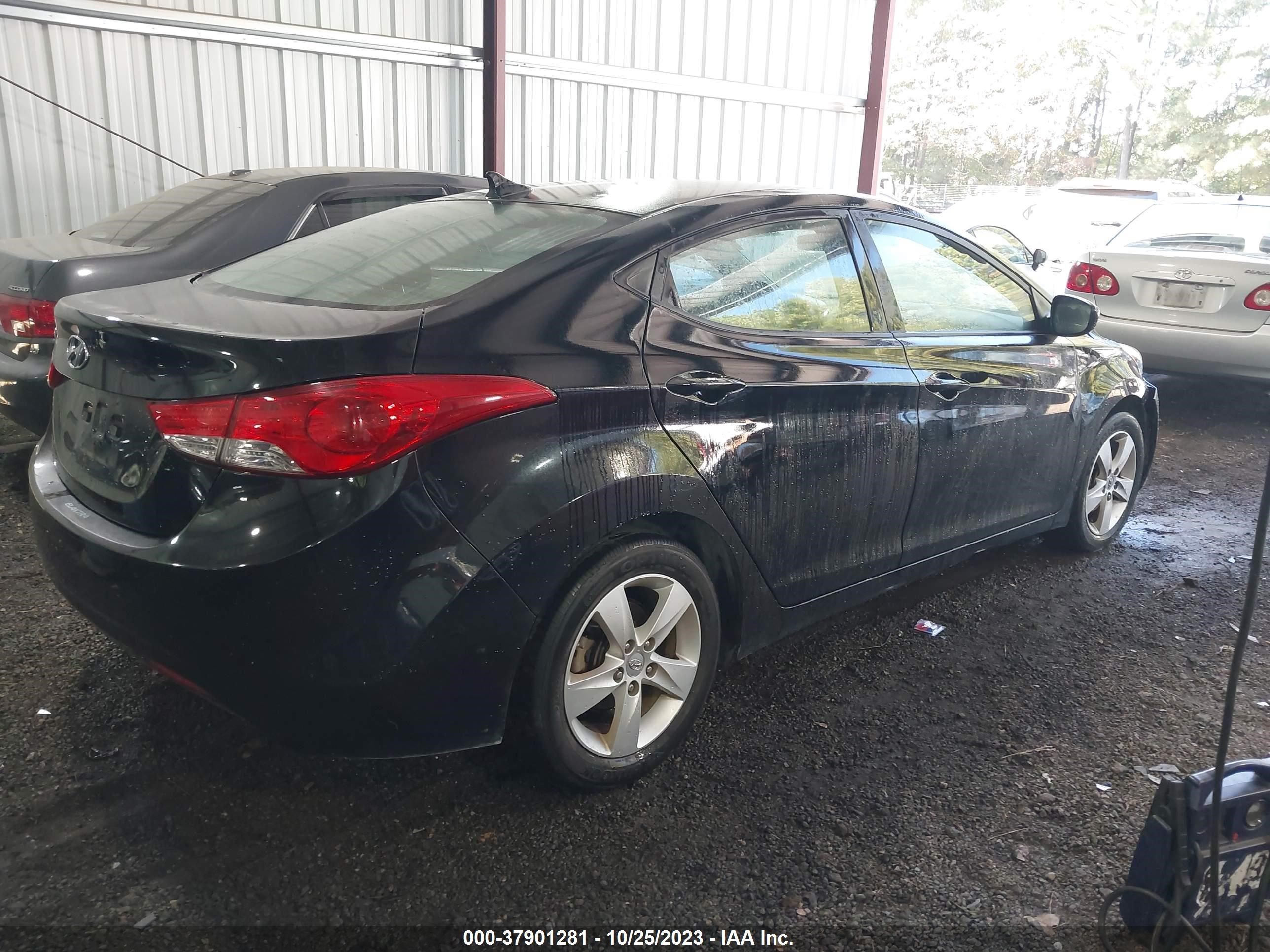 Photo 3 VIN: 5NPDH4AEXCH069491 - HYUNDAI ELANTRA 