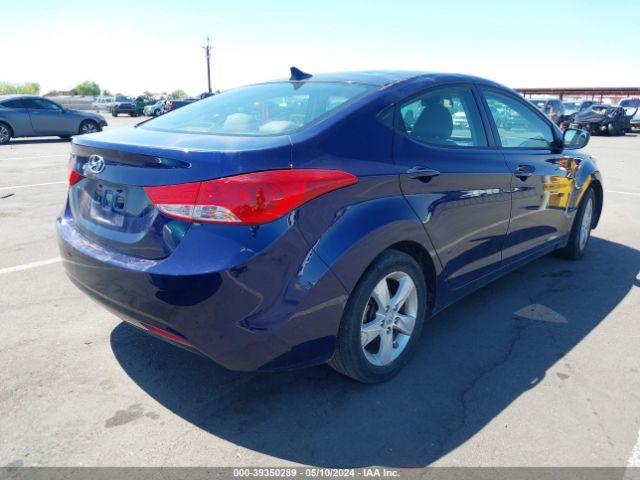 Photo 3 VIN: 5NPDH4AEXCH070379 - HYUNDAI ELANTRA 