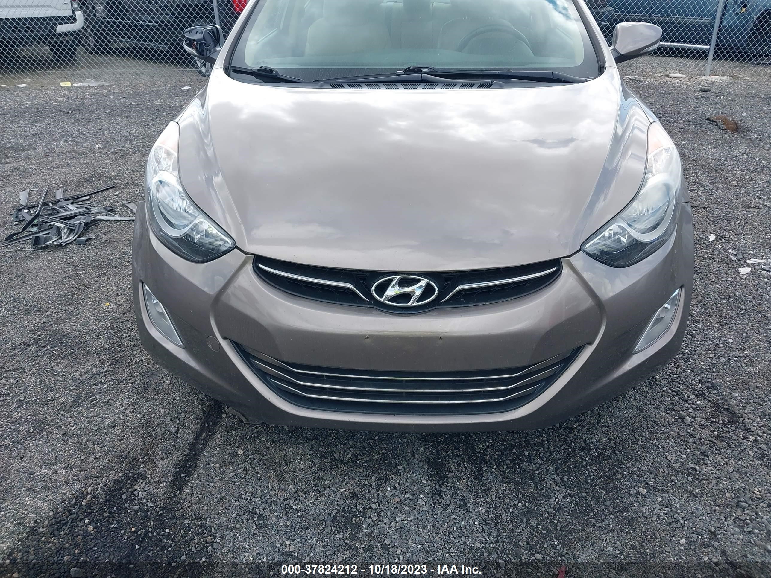 Photo 11 VIN: 5NPDH4AEXCH093239 - HYUNDAI ELANTRA 