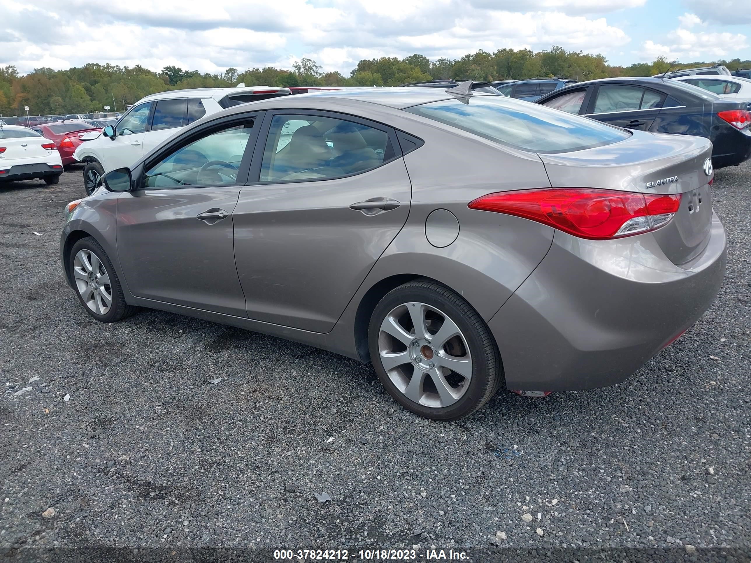 Photo 2 VIN: 5NPDH4AEXCH093239 - HYUNDAI ELANTRA 