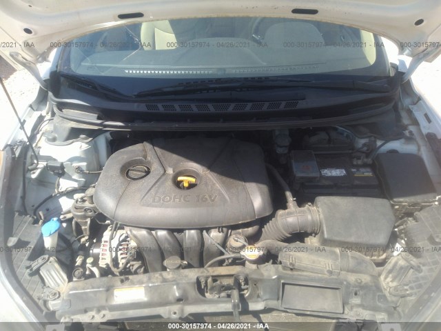 Photo 9 VIN: 5NPDH4AEXCH133531 - HYUNDAI ELANTRA 