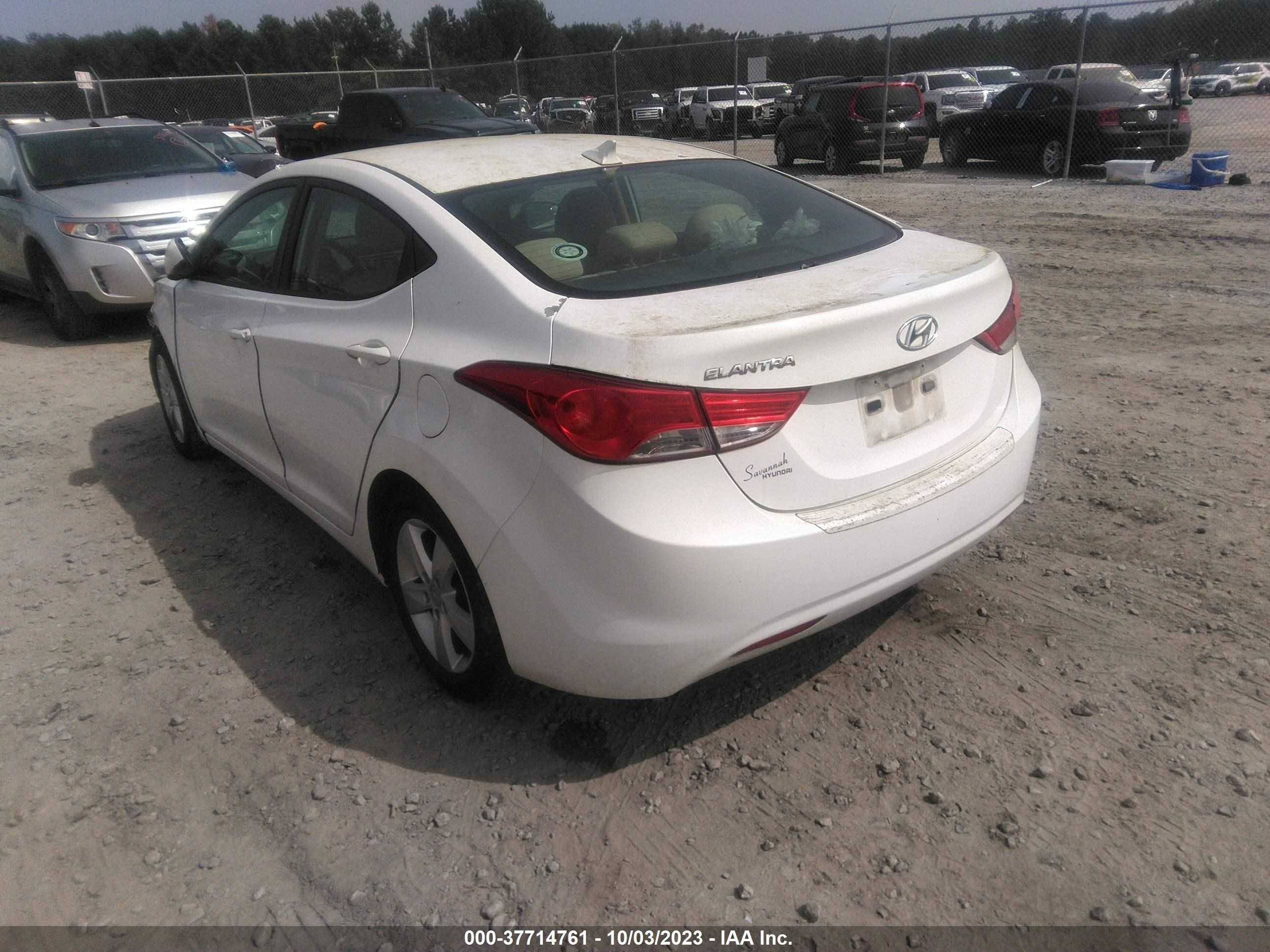 Photo 2 VIN: 5NPDH4AEXDH242668 - HYUNDAI ELANTRA 