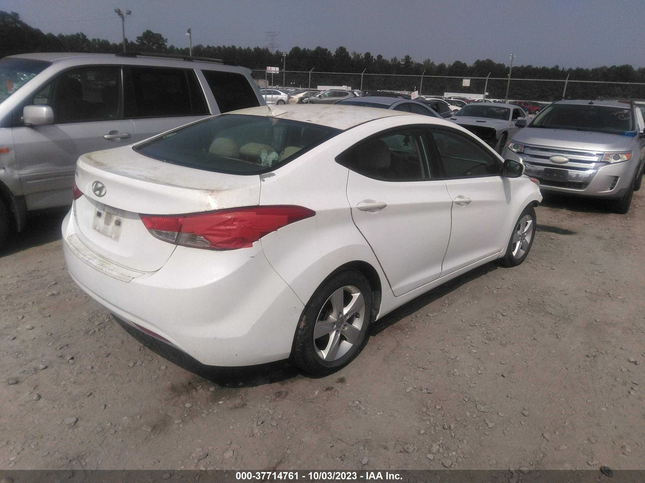 Photo 3 VIN: 5NPDH4AEXDH242668 - HYUNDAI ELANTRA 