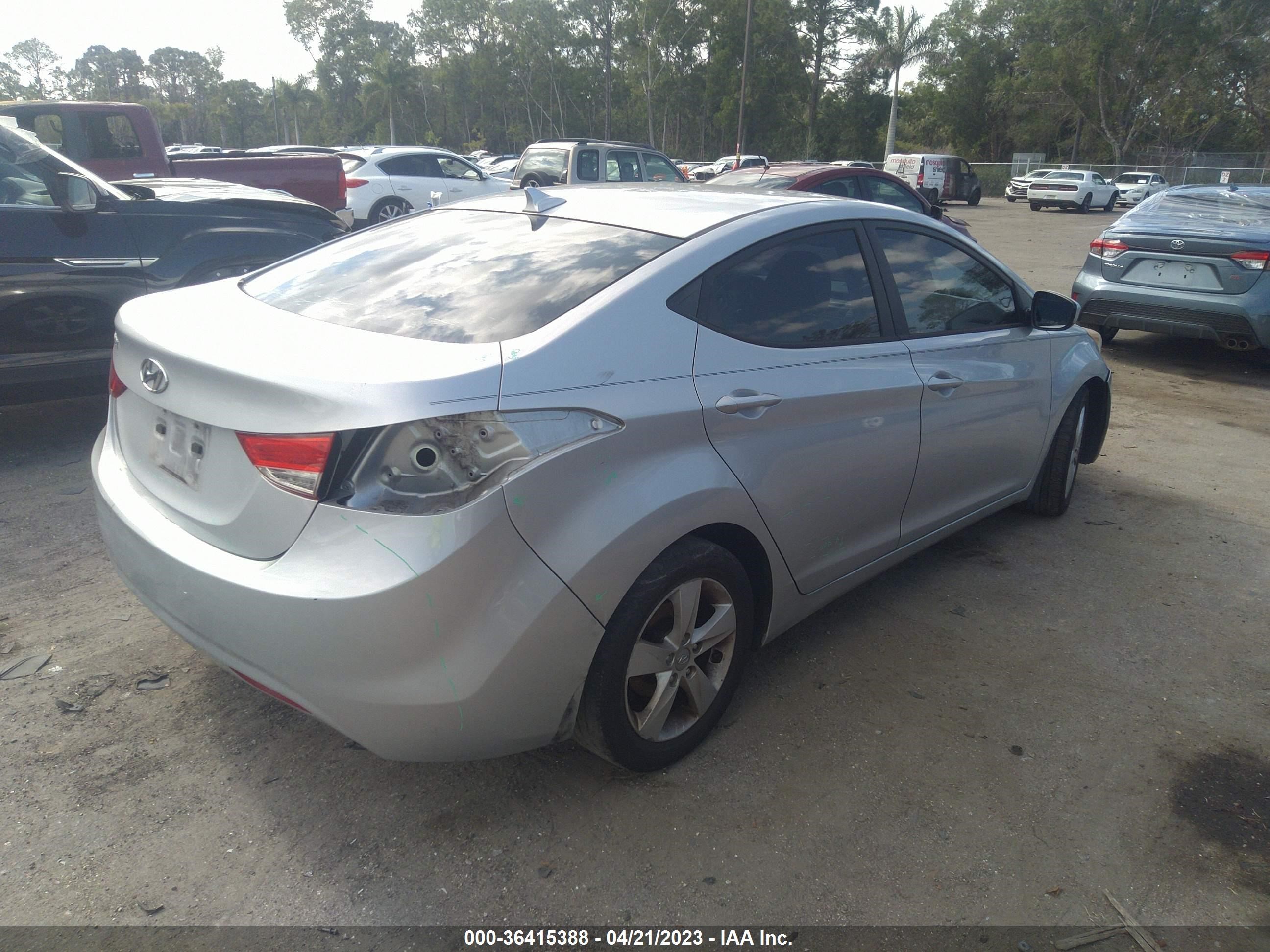 Photo 3 VIN: 5NPDH4AEXDH288226 - HYUNDAI ELANTRA 