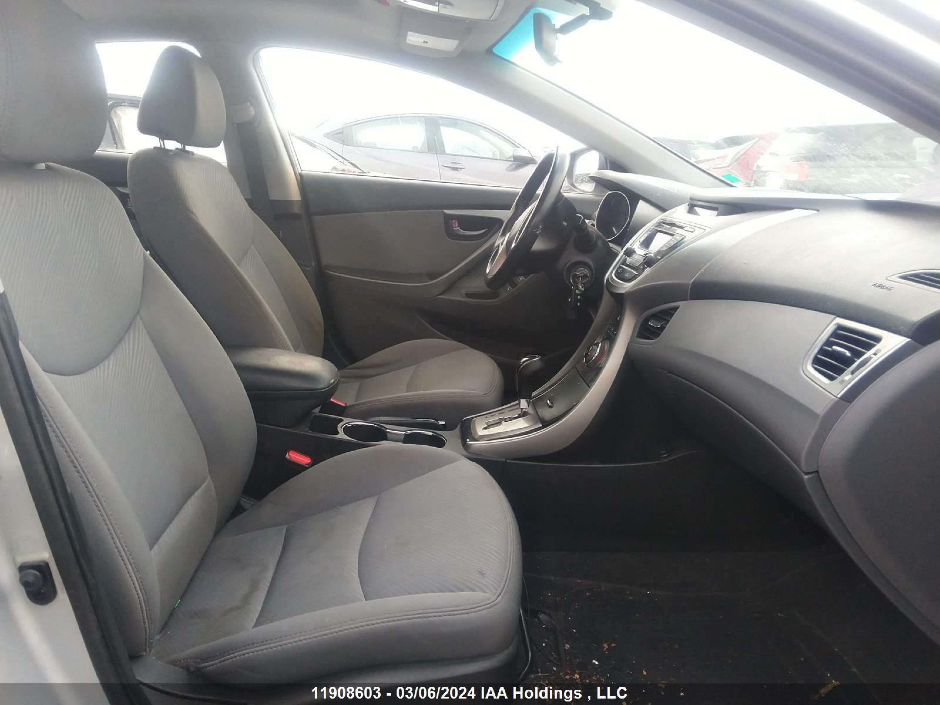 Photo 4 VIN: 5NPDH4AEXDH320530 - HYUNDAI ELANTRA 