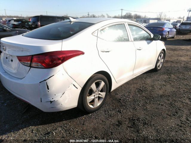 Photo 3 VIN: 5NPDH4AEXDH324576 - HYUNDAI ELANTRA 