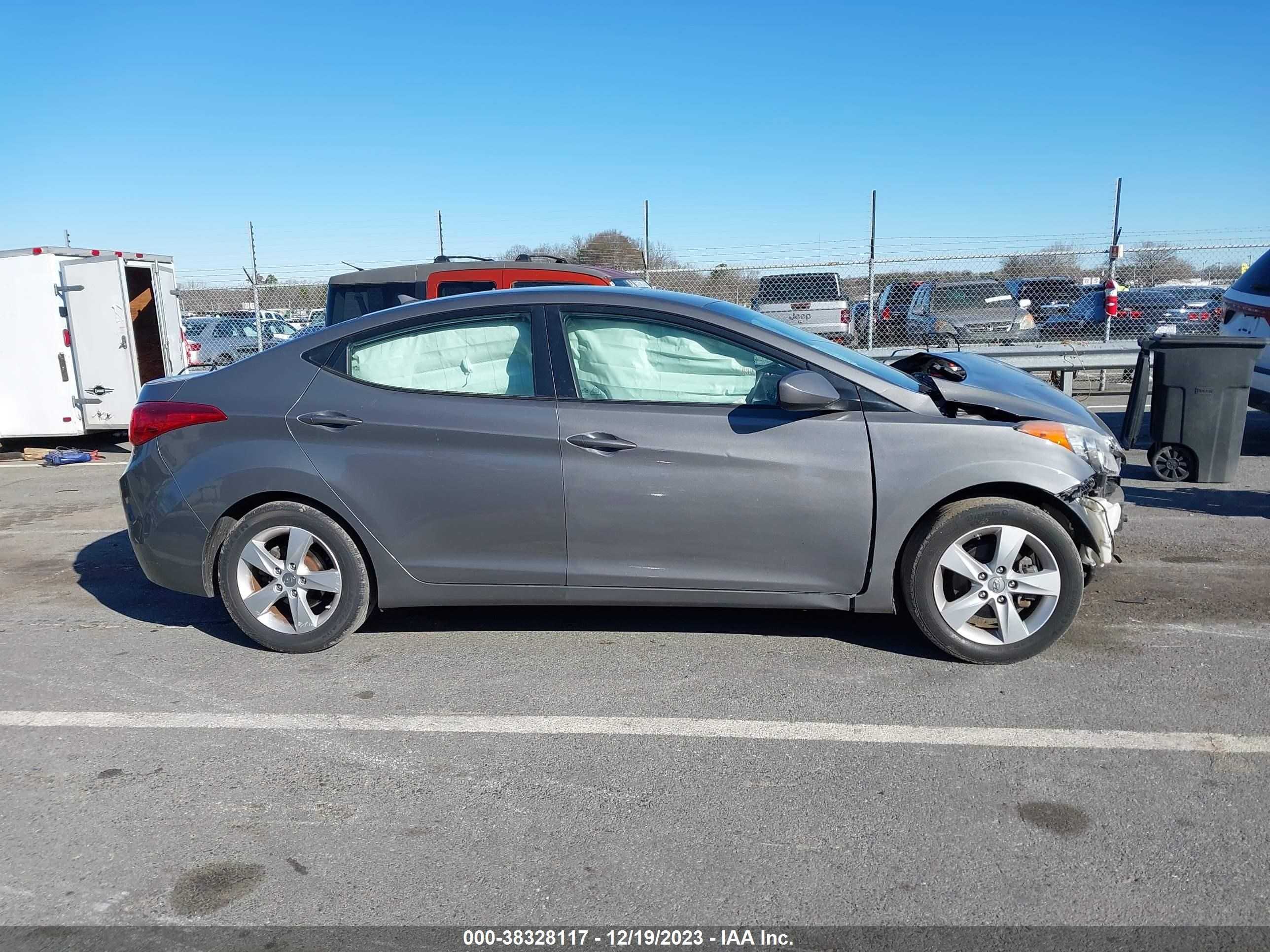 Photo 12 VIN: 5NPDH4AEXDH370635 - HYUNDAI ELANTRA 