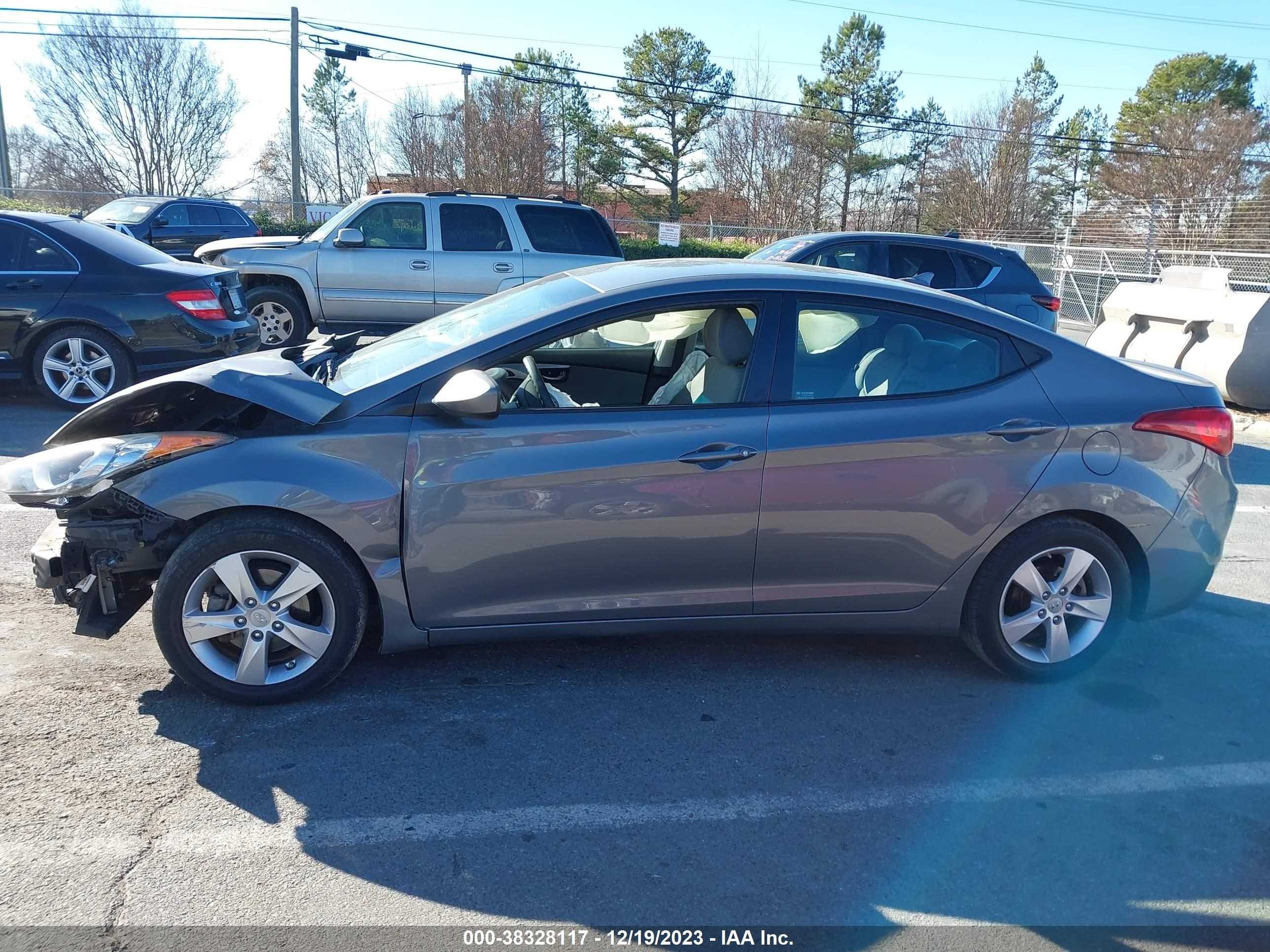 Photo 13 VIN: 5NPDH4AEXDH370635 - HYUNDAI ELANTRA 