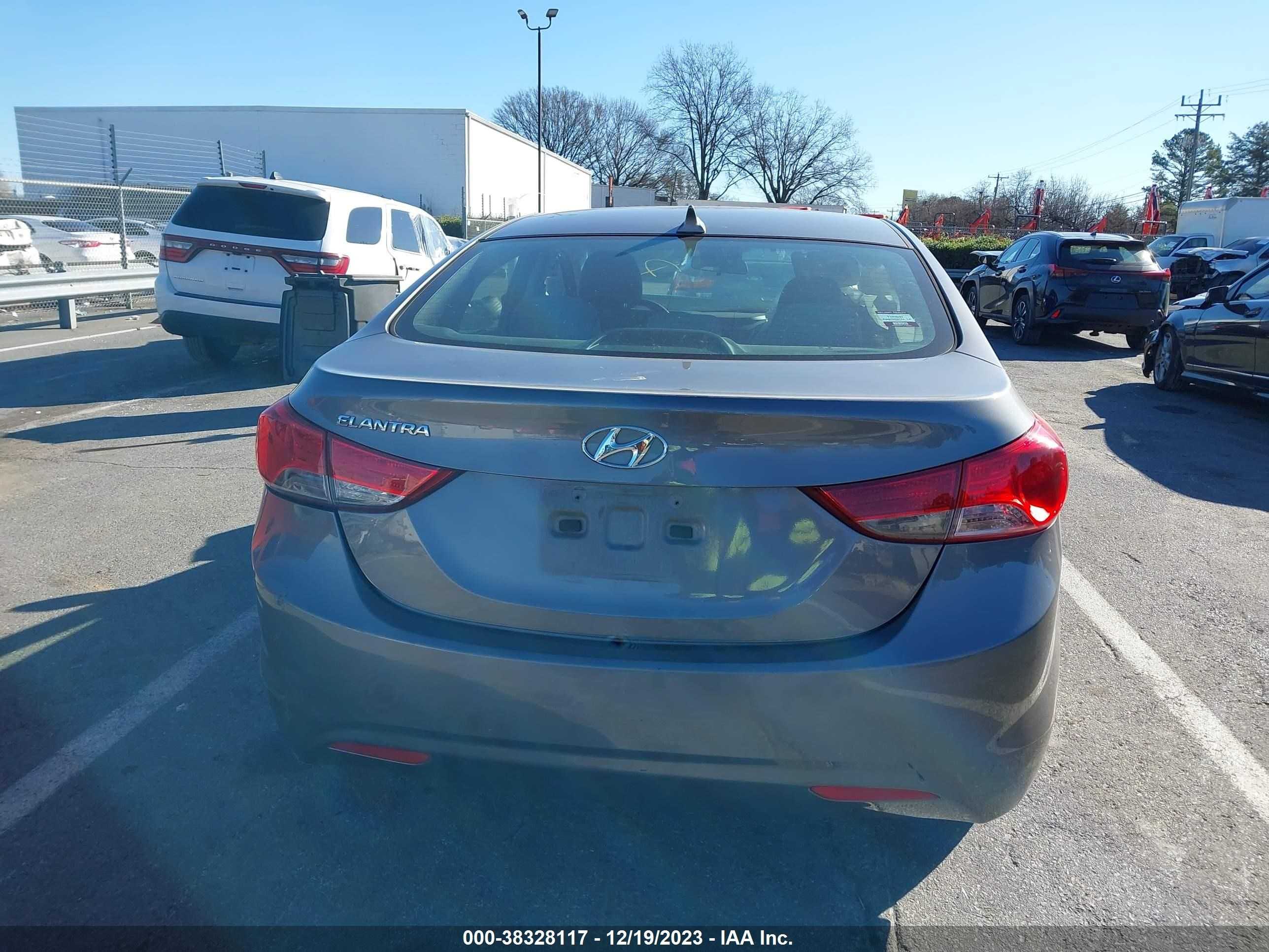 Photo 15 VIN: 5NPDH4AEXDH370635 - HYUNDAI ELANTRA 