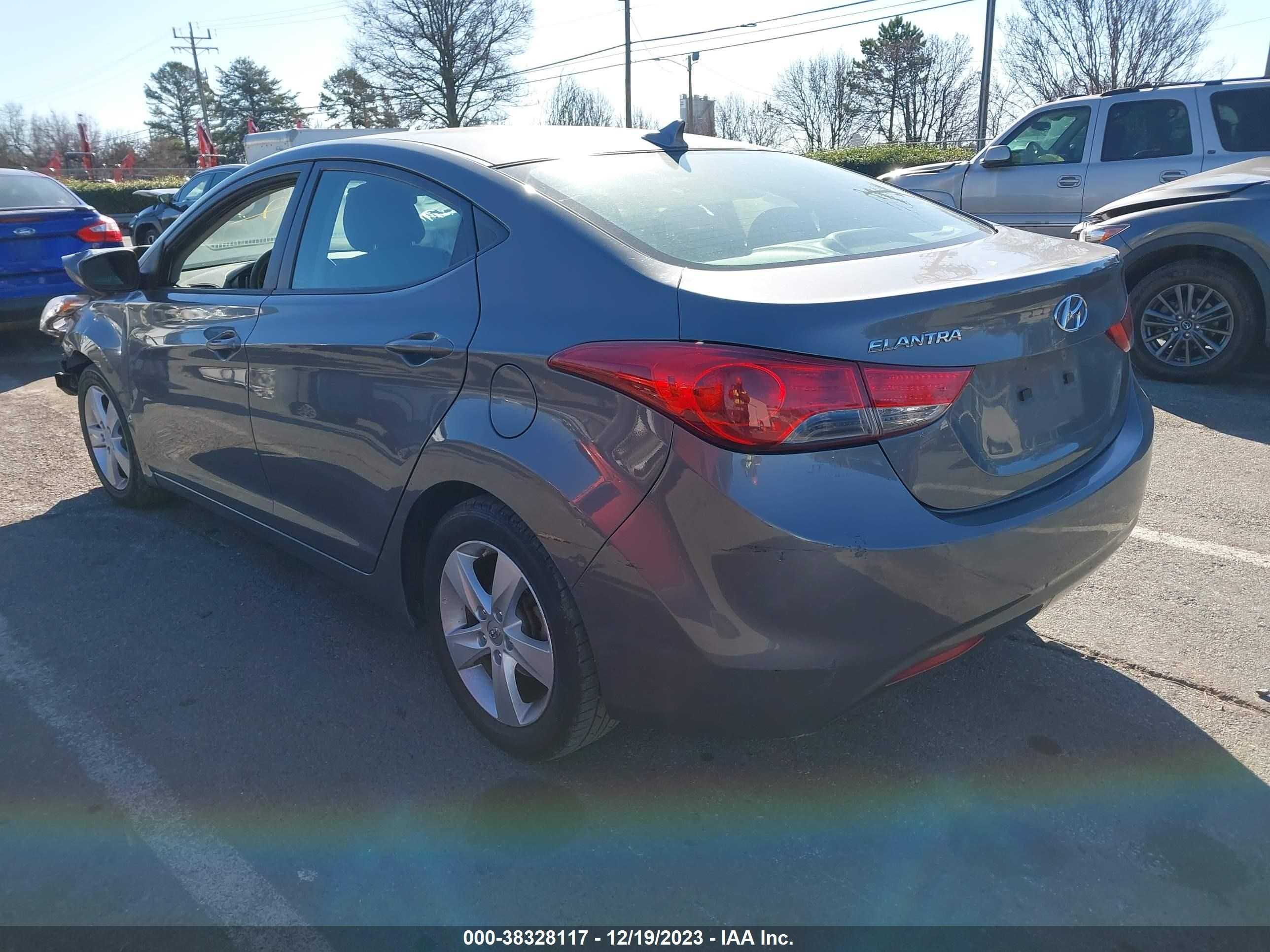 Photo 2 VIN: 5NPDH4AEXDH370635 - HYUNDAI ELANTRA 