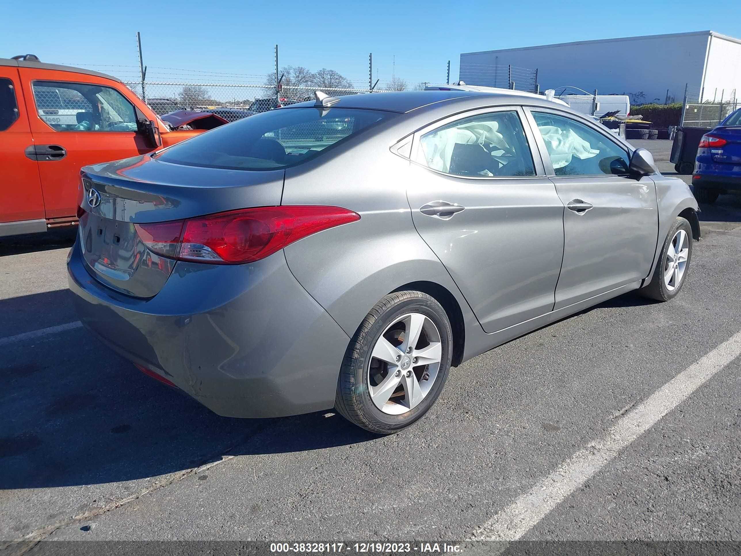 Photo 3 VIN: 5NPDH4AEXDH370635 - HYUNDAI ELANTRA 