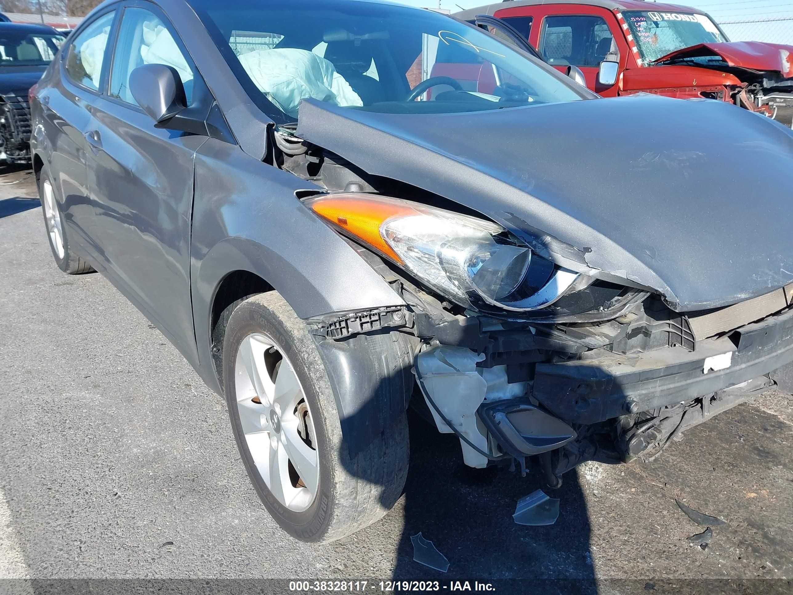 Photo 5 VIN: 5NPDH4AEXDH370635 - HYUNDAI ELANTRA 