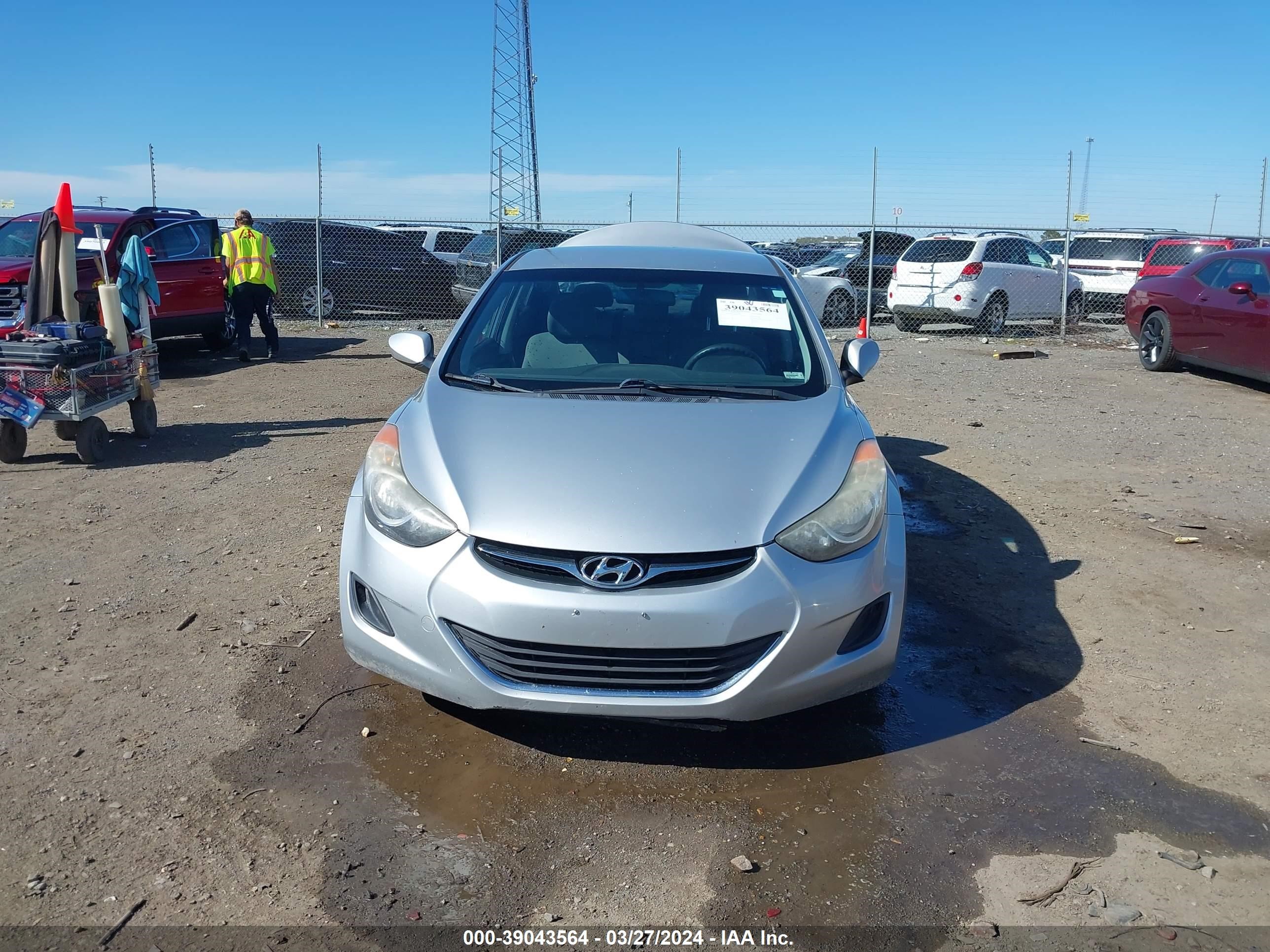 Photo 11 VIN: 5NPDH4AEXDH379822 - HYUNDAI ELANTRA 