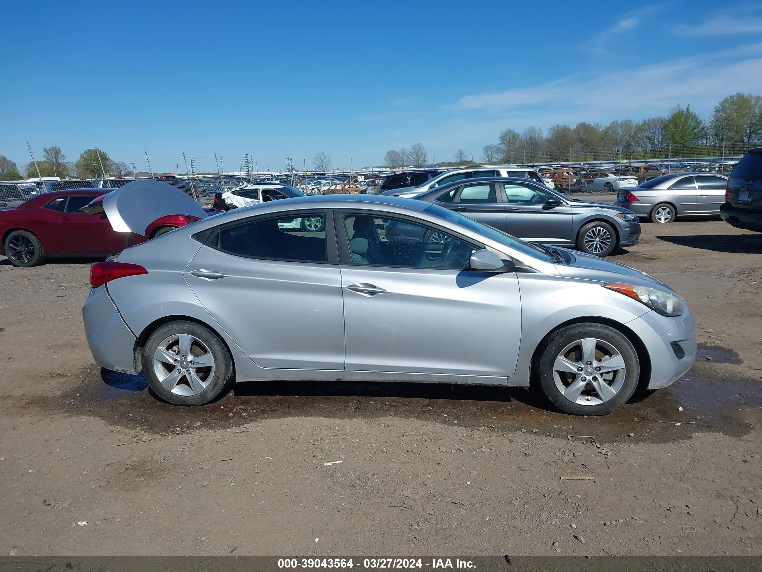 Photo 12 VIN: 5NPDH4AEXDH379822 - HYUNDAI ELANTRA 