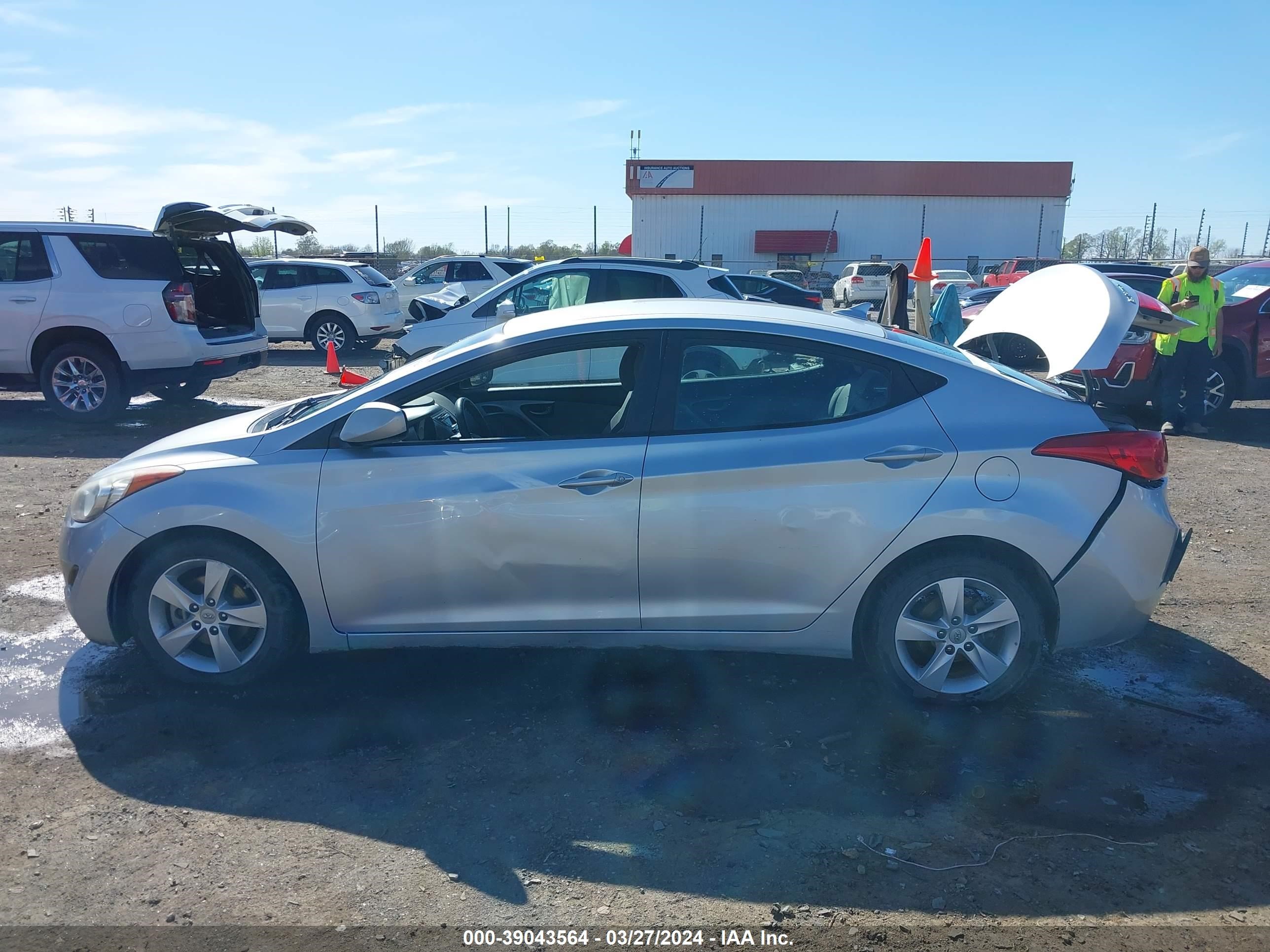 Photo 13 VIN: 5NPDH4AEXDH379822 - HYUNDAI ELANTRA 