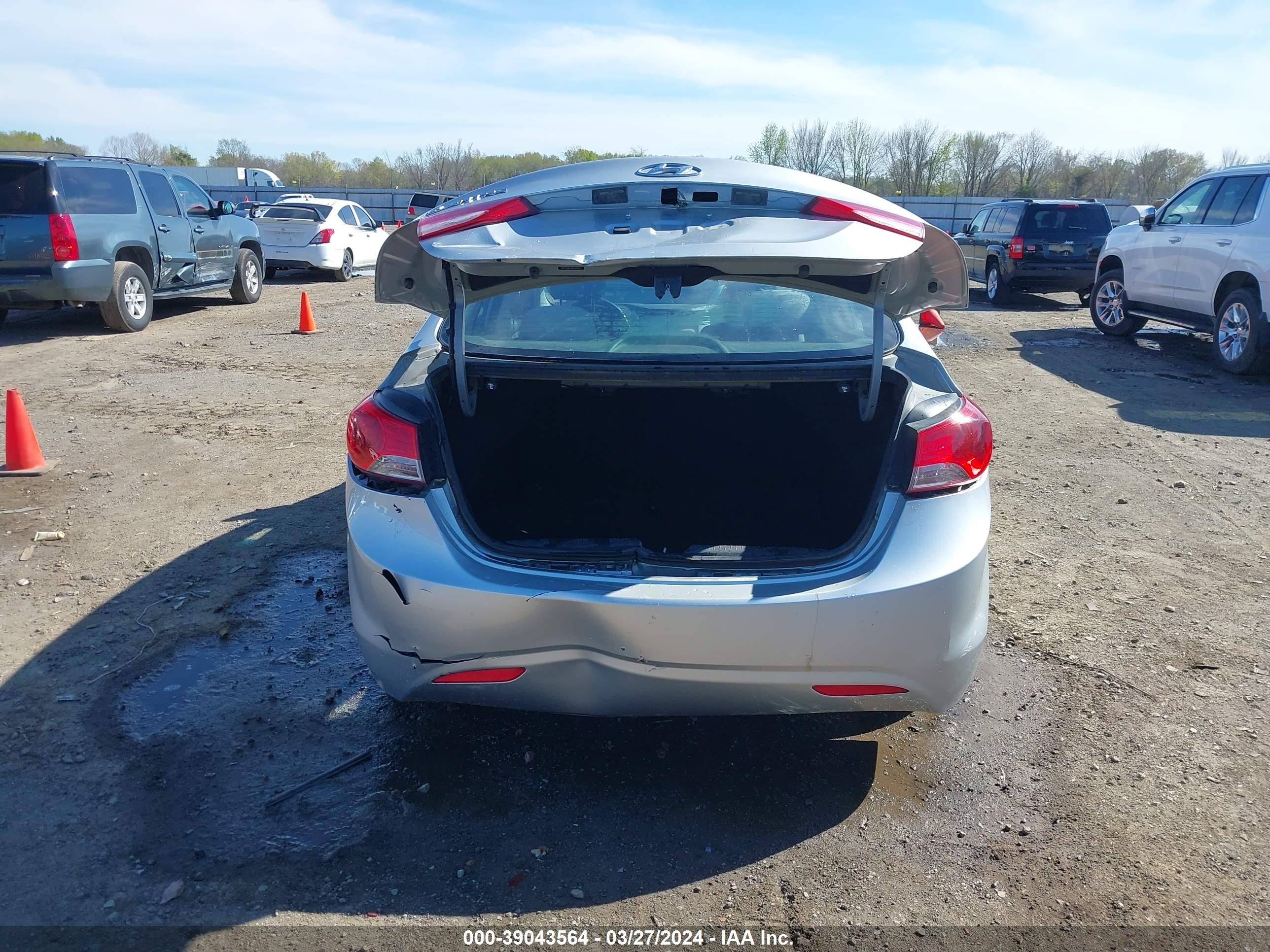 Photo 15 VIN: 5NPDH4AEXDH379822 - HYUNDAI ELANTRA 