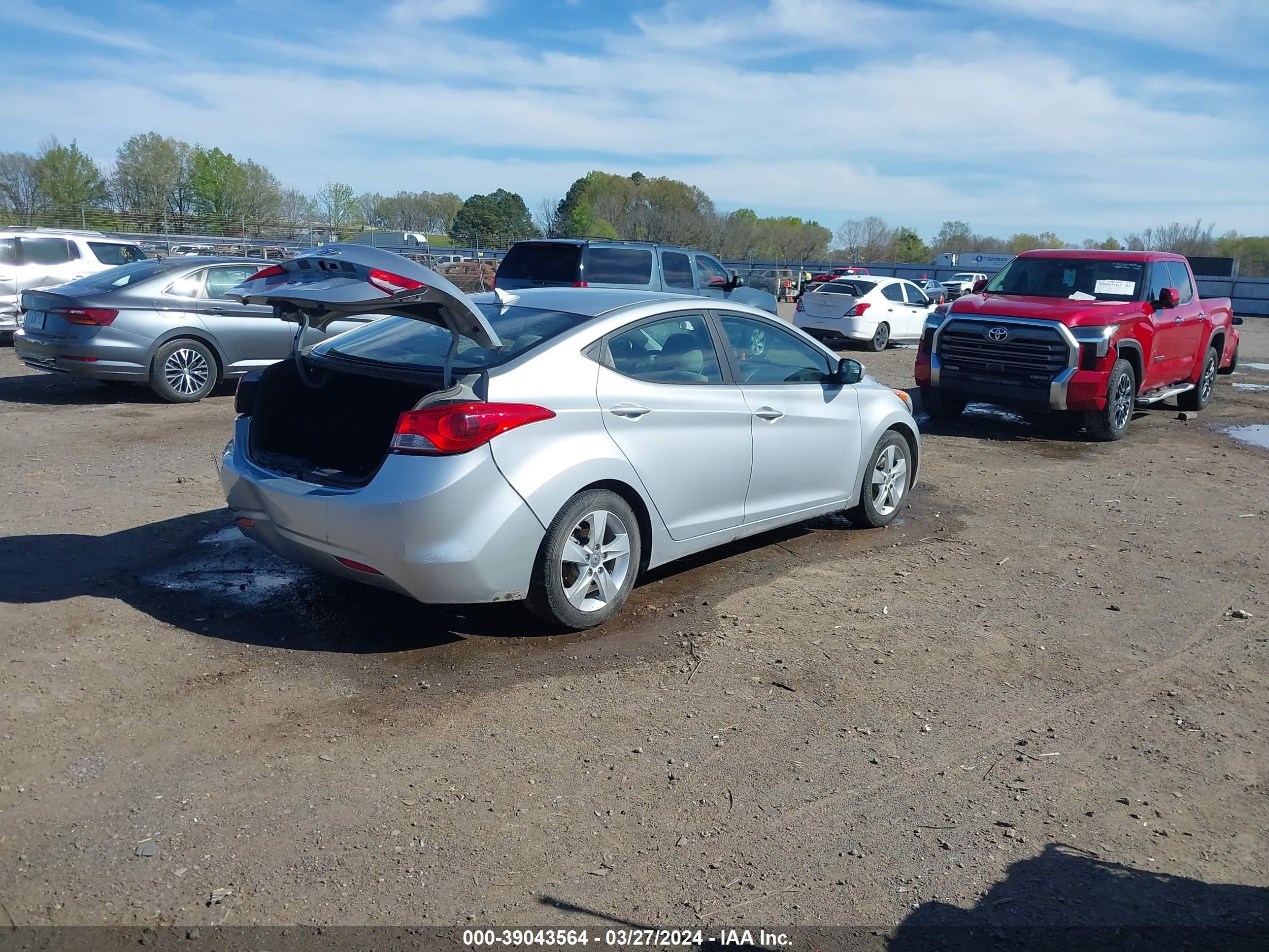 Photo 3 VIN: 5NPDH4AEXDH379822 - HYUNDAI ELANTRA 