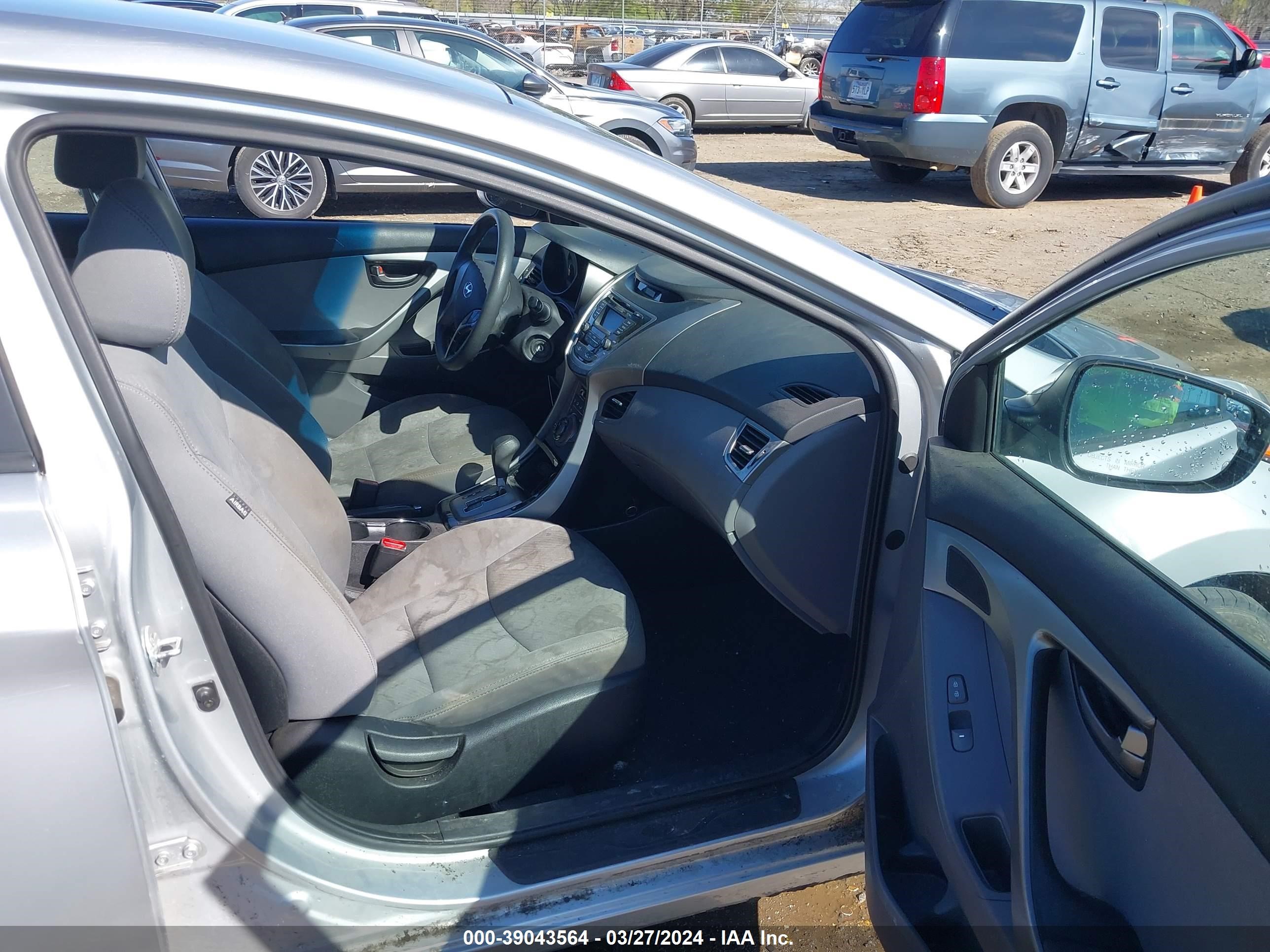 Photo 4 VIN: 5NPDH4AEXDH379822 - HYUNDAI ELANTRA 