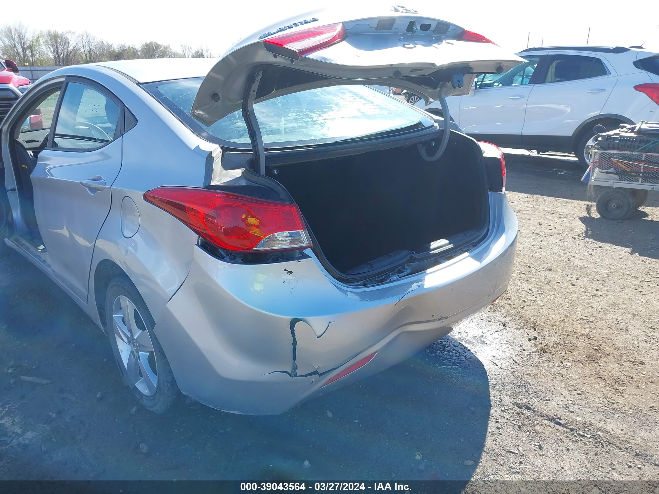 Photo 5 VIN: 5NPDH4AEXDH379822 - HYUNDAI ELANTRA 