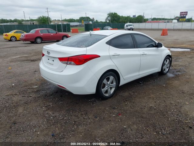 Photo 3 VIN: 5NPDH4AEXDH382025 - HYUNDAI ELANTRA 