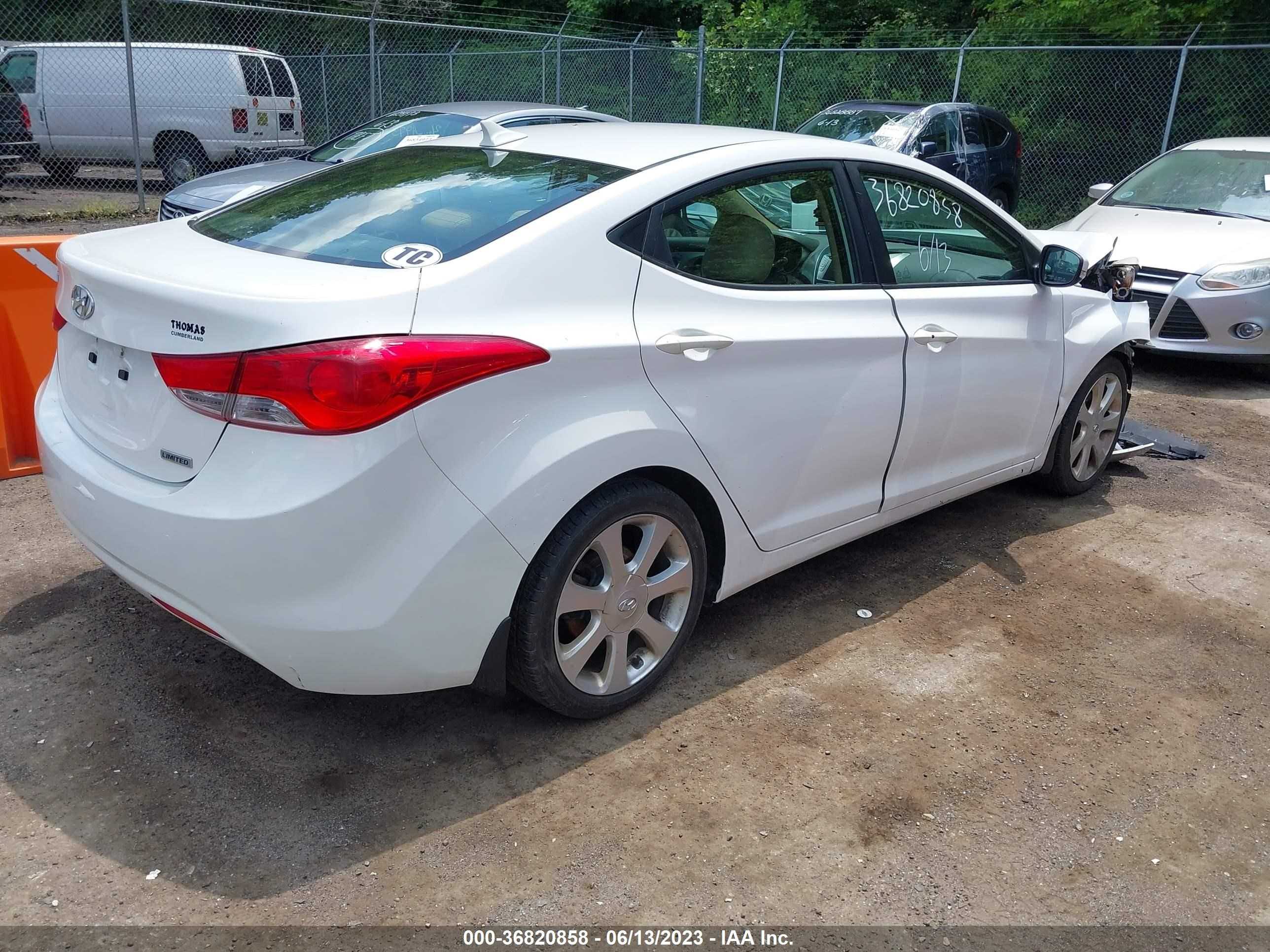 Photo 3 VIN: 5NPDH4AEXDH391646 - HYUNDAI ELANTRA 