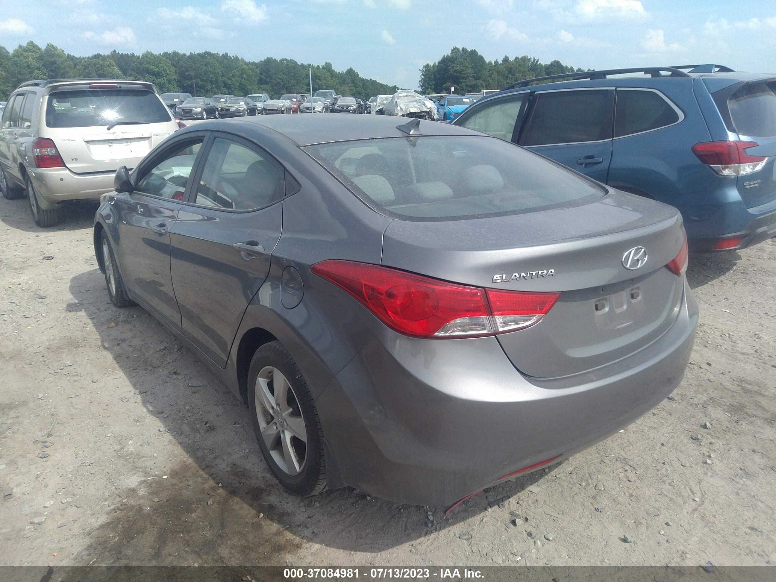 Photo 2 VIN: 5NPDH4AEXDH409319 - HYUNDAI ELANTRA 