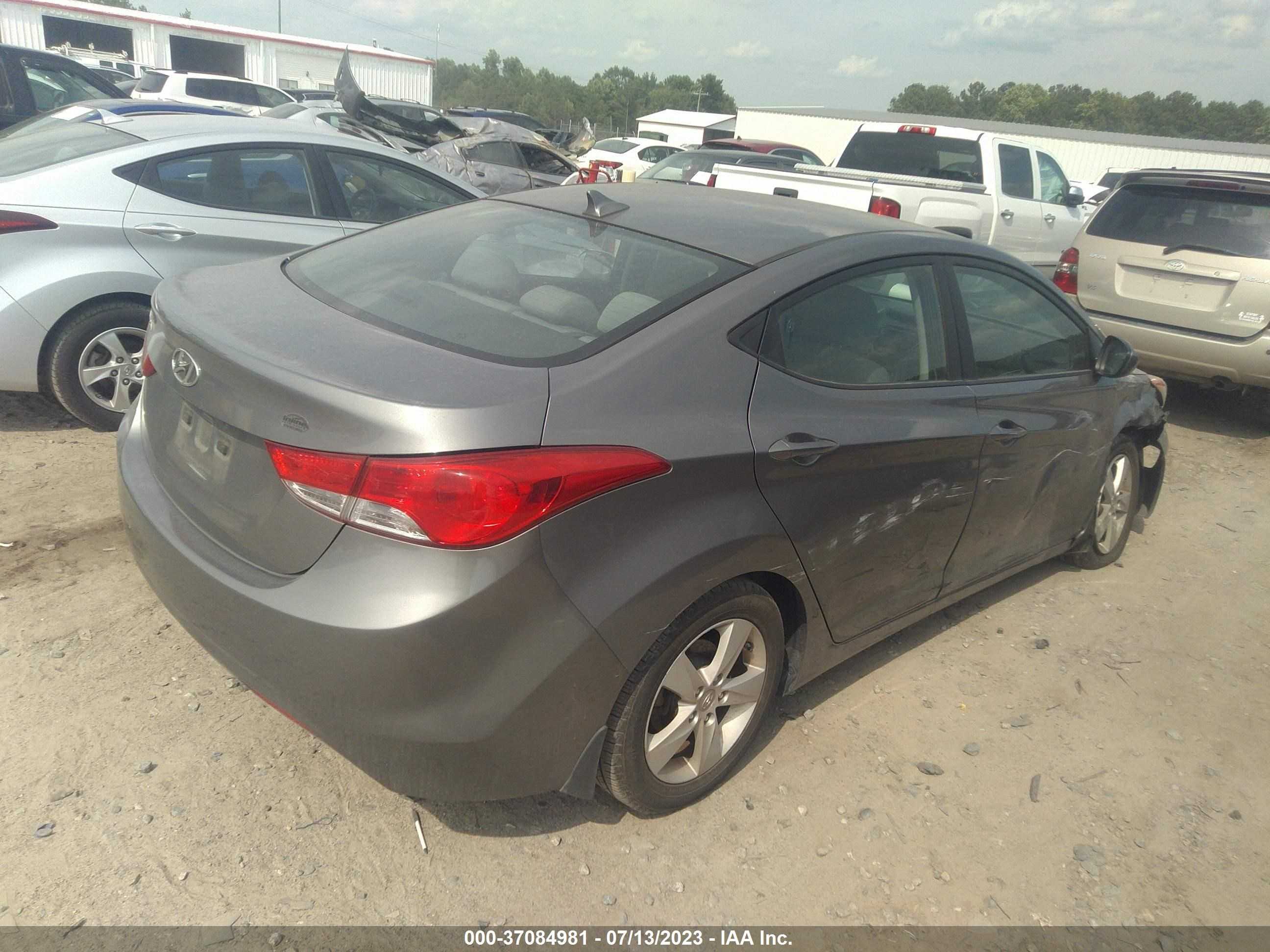 Photo 3 VIN: 5NPDH4AEXDH409319 - HYUNDAI ELANTRA 