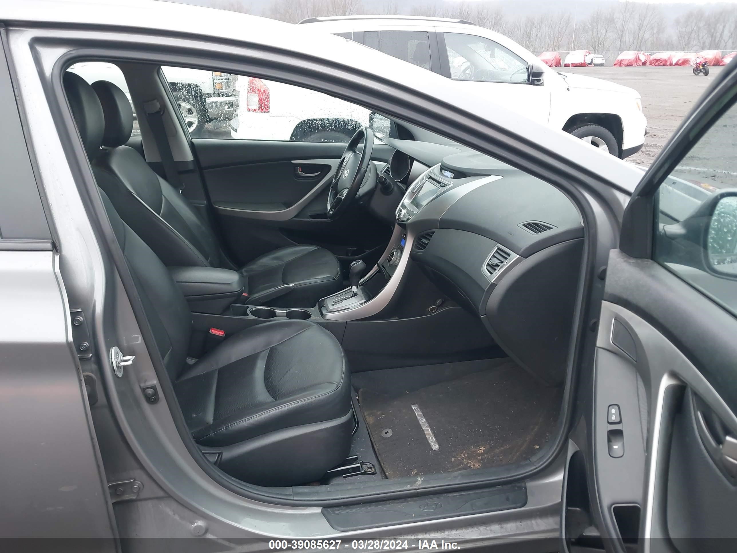 Photo 4 VIN: 5NPDH4AEXDH454387 - HYUNDAI ELANTRA 