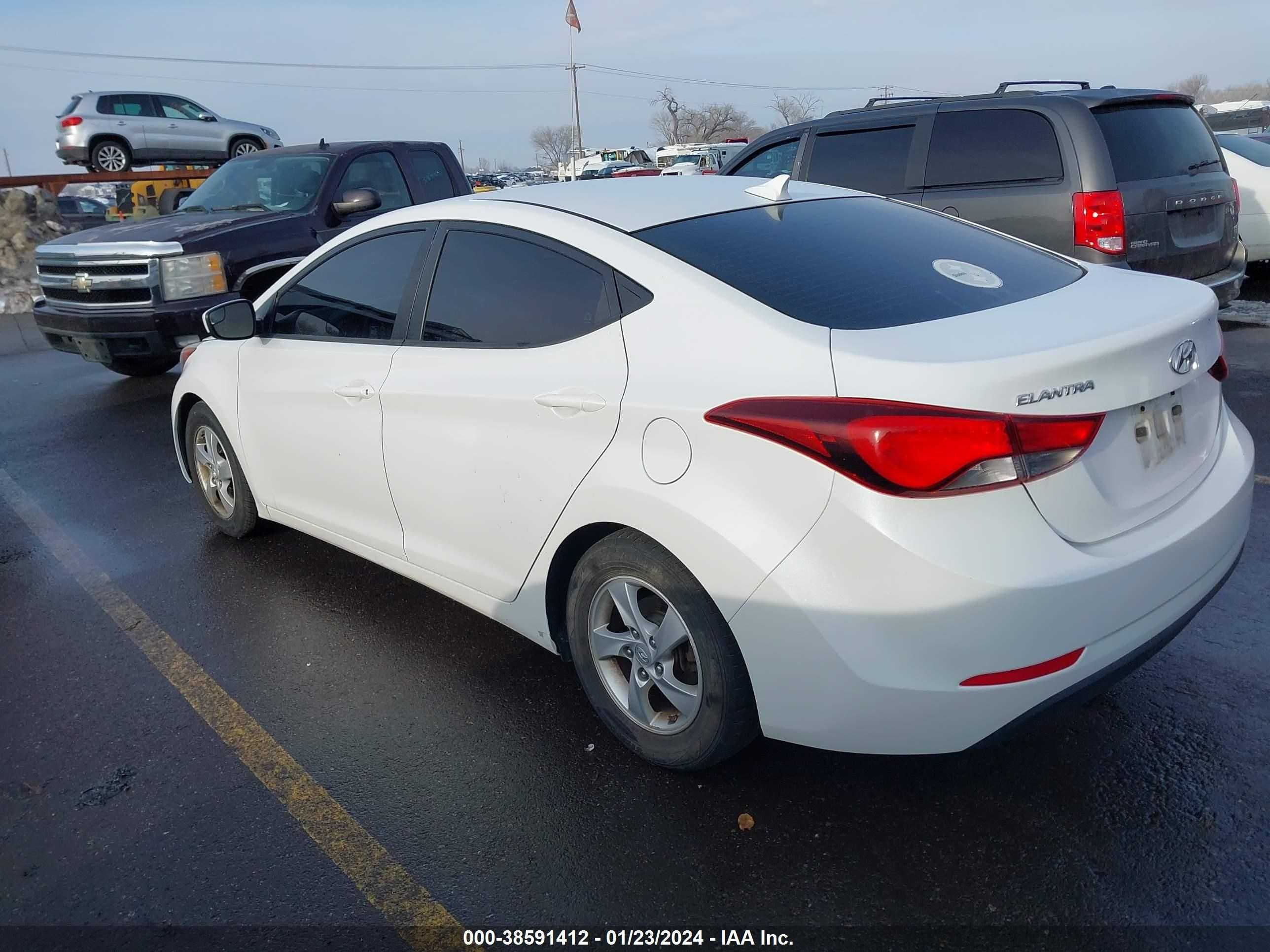 Photo 2 VIN: 5NPDH4AEXFH565962 - HYUNDAI ELANTRA 