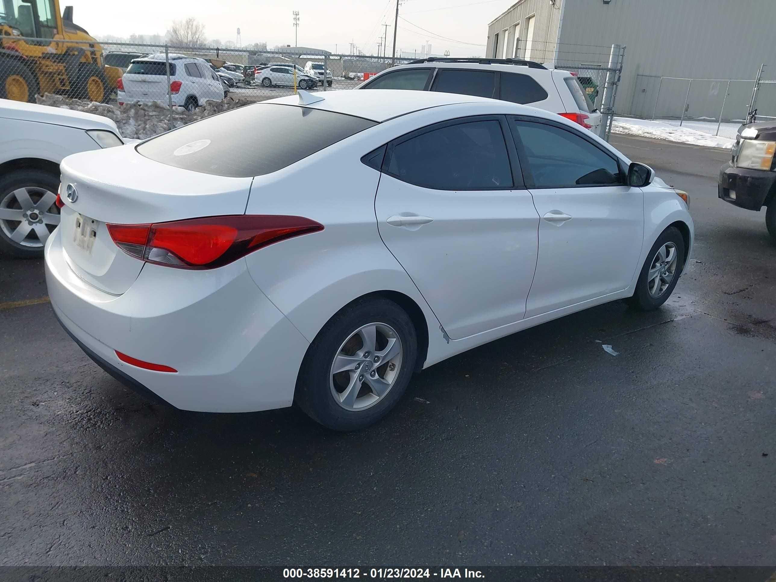 Photo 3 VIN: 5NPDH4AEXFH565962 - HYUNDAI ELANTRA 