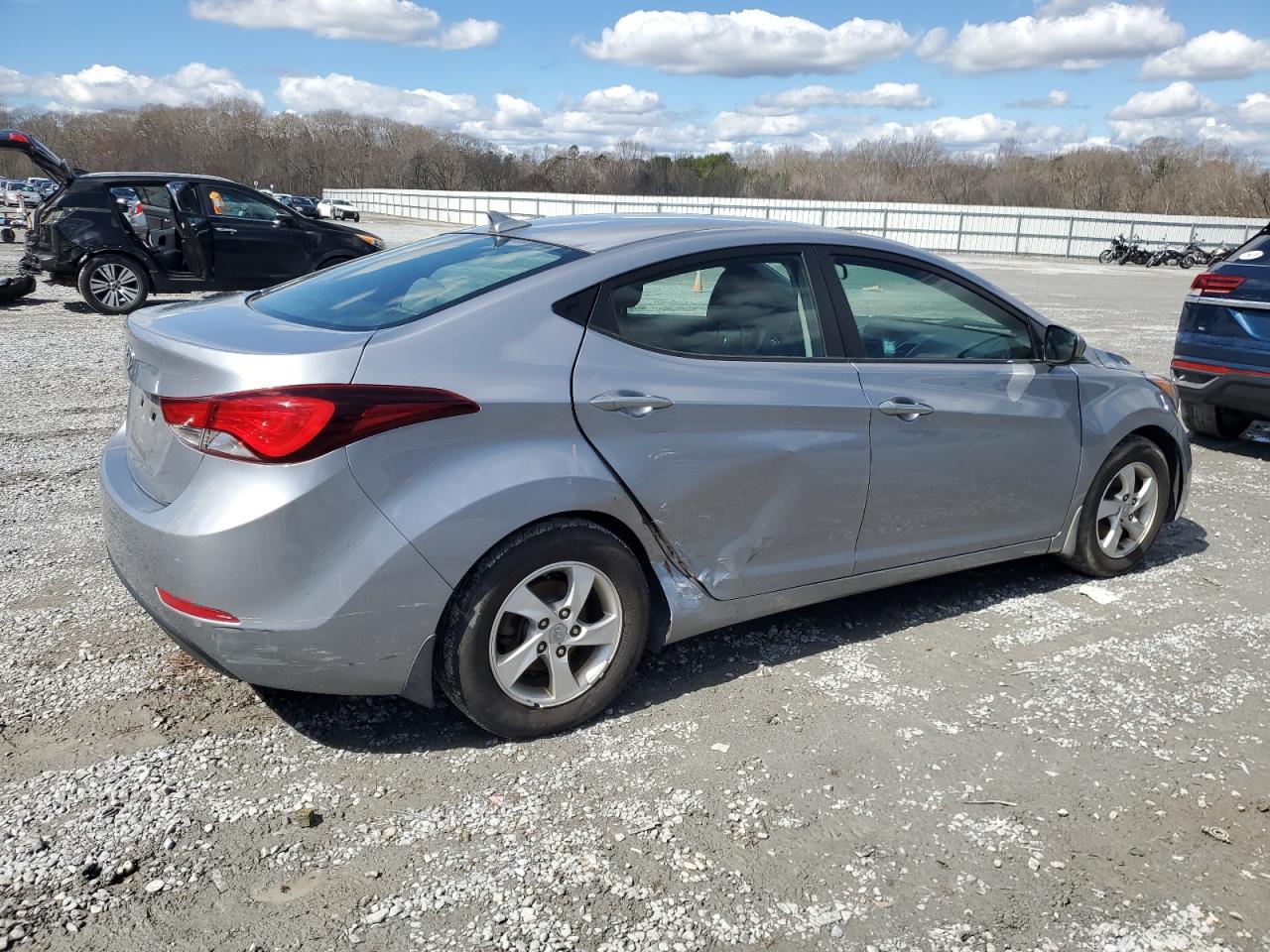 Photo 2 VIN: 5NPDH4AEXFH607353 - HYUNDAI ELANTRA 