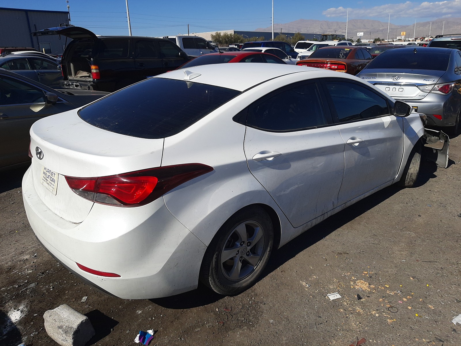 Photo 3 VIN: 5NPDH4AEXFH643205 - HYUNDAI ELANTRA SE 