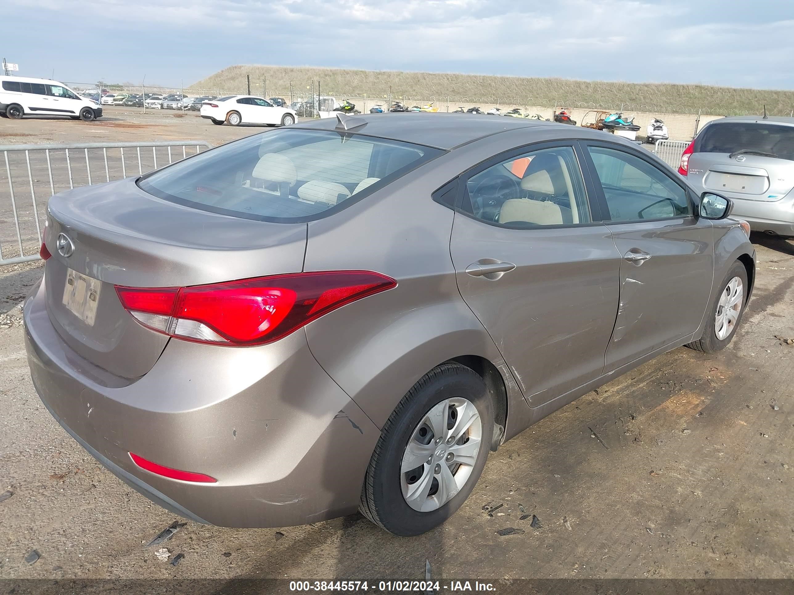 Photo 3 VIN: 5NPDH4AEXGH715179 - HYUNDAI ELANTRA 