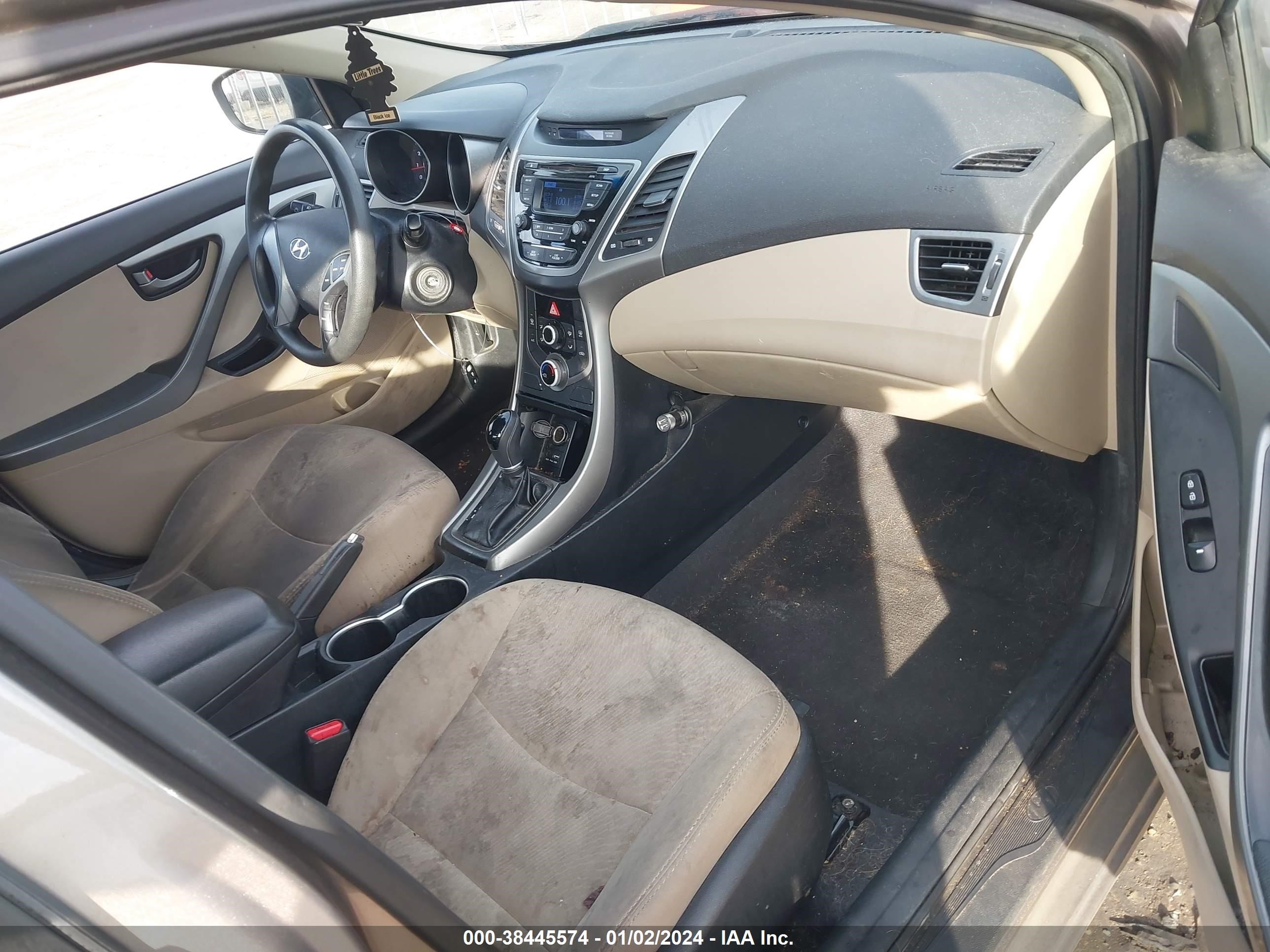 Photo 4 VIN: 5NPDH4AEXGH715179 - HYUNDAI ELANTRA 