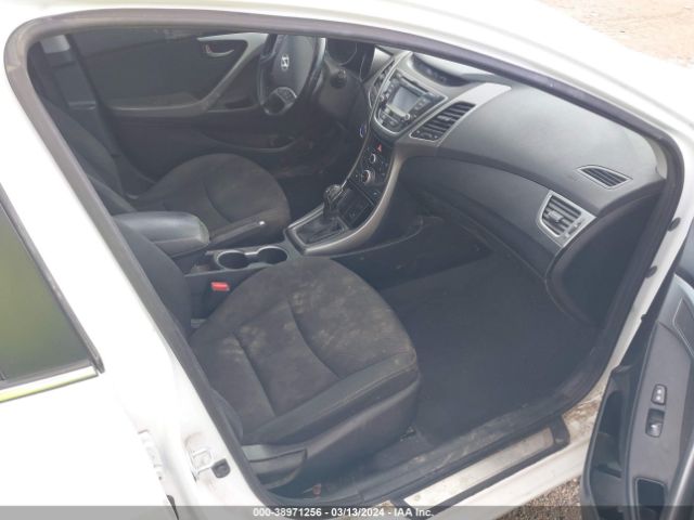 Photo 4 VIN: 5NPDH4AEXGH755777 - HYUNDAI ELANTRA 