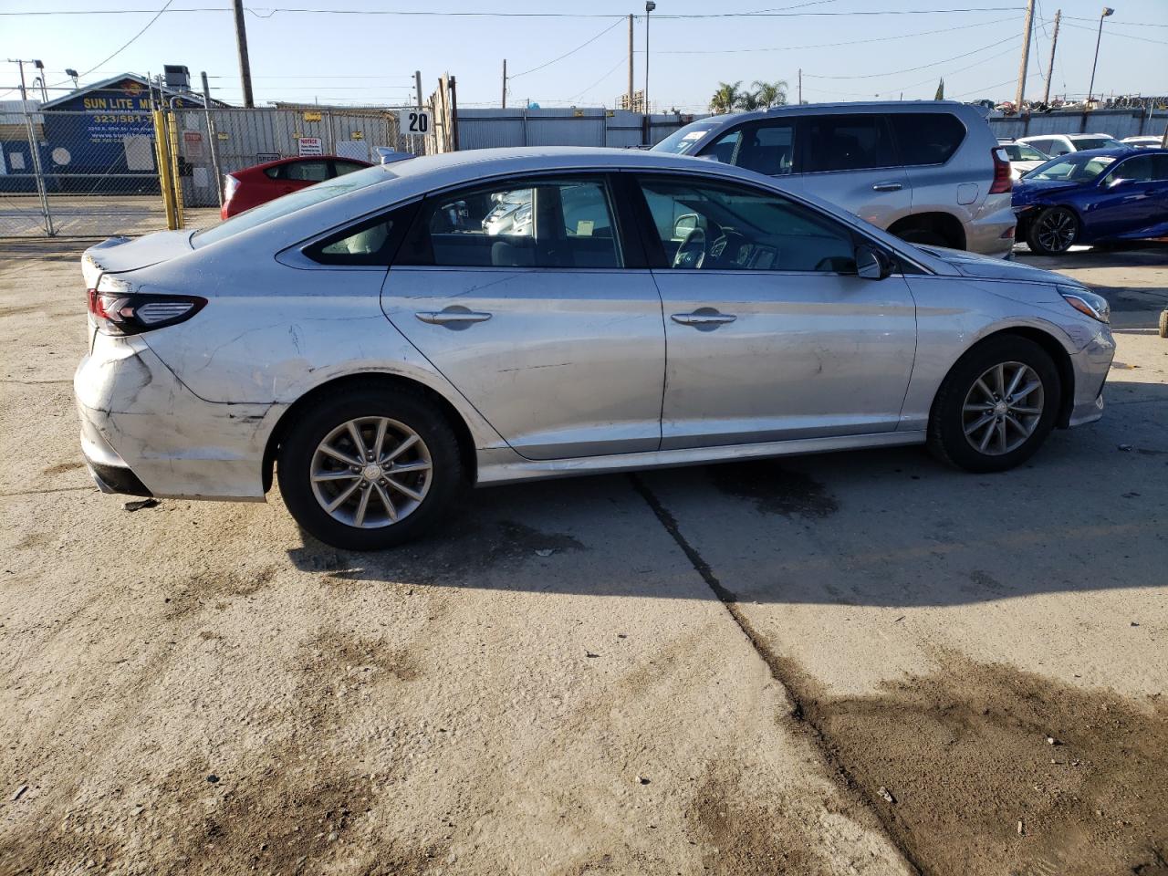 Photo 2 VIN: 5NPE24AA0KH802701 - HYUNDAI SONATA 