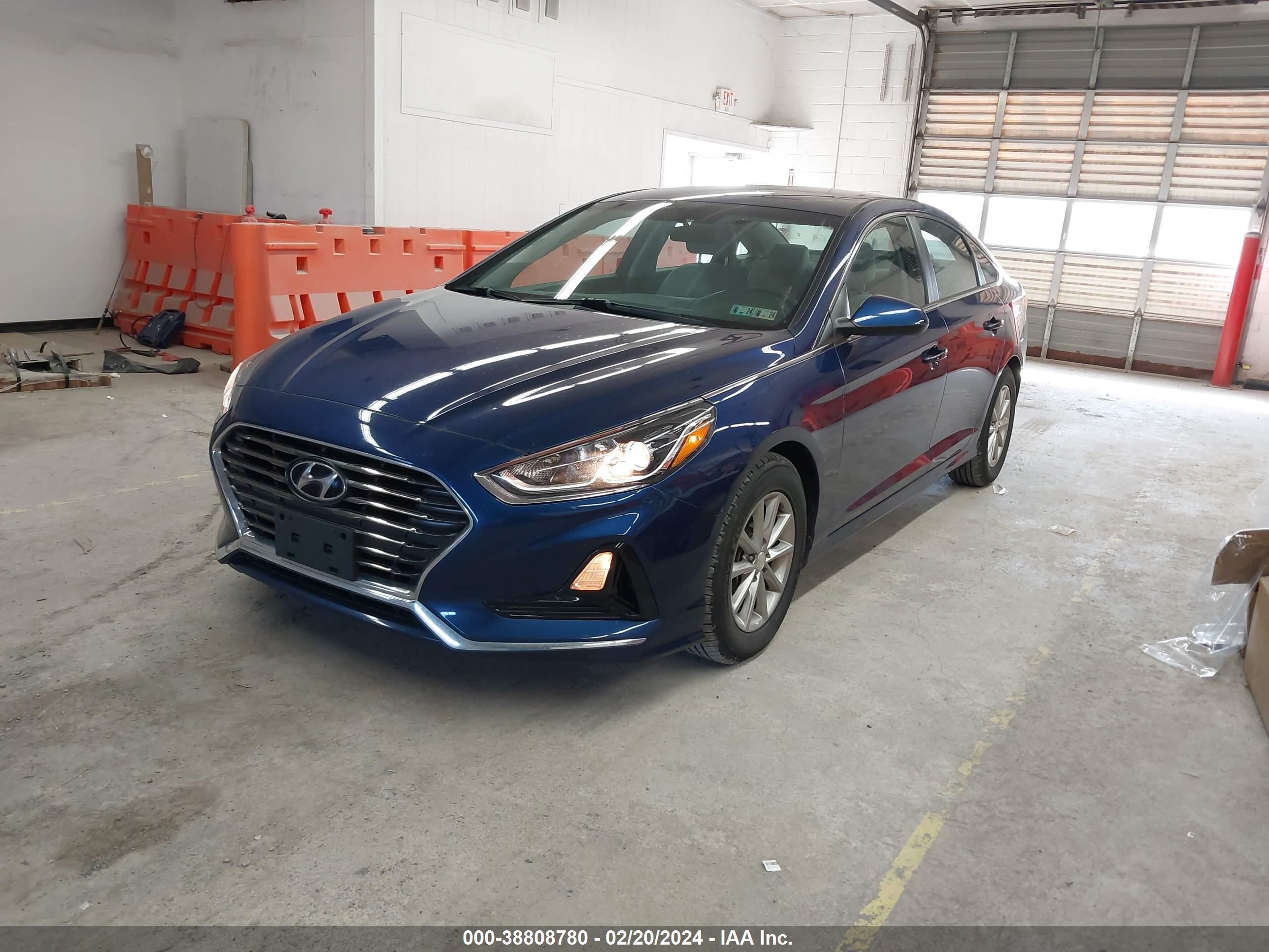 Photo 1 VIN: 5NPE24AAXJH700661 - HYUNDAI SONATA 