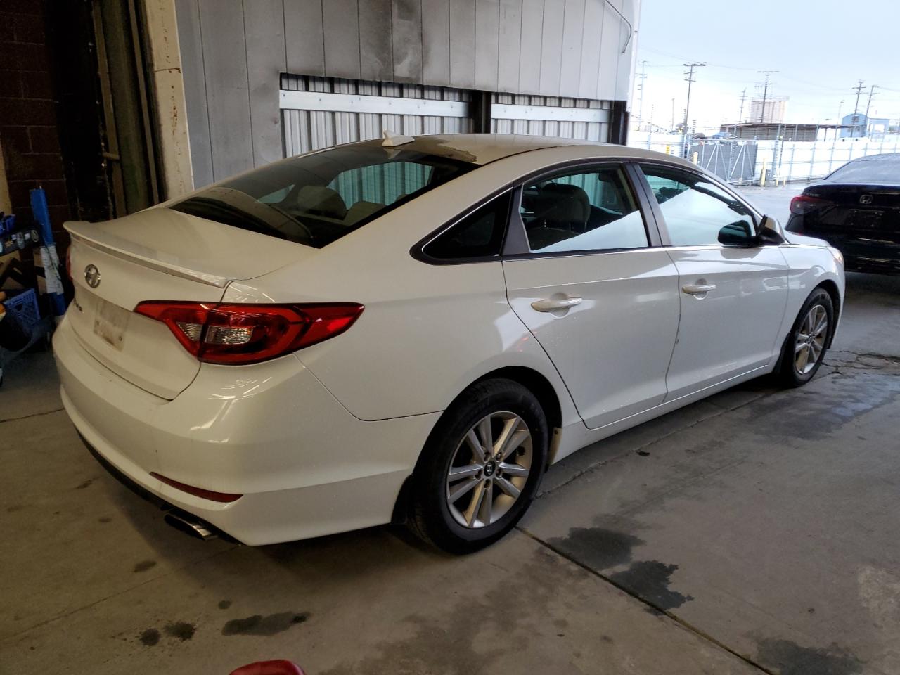 Photo 2 VIN: 5NPE24AF0FH186063 - HYUNDAI SONATA 